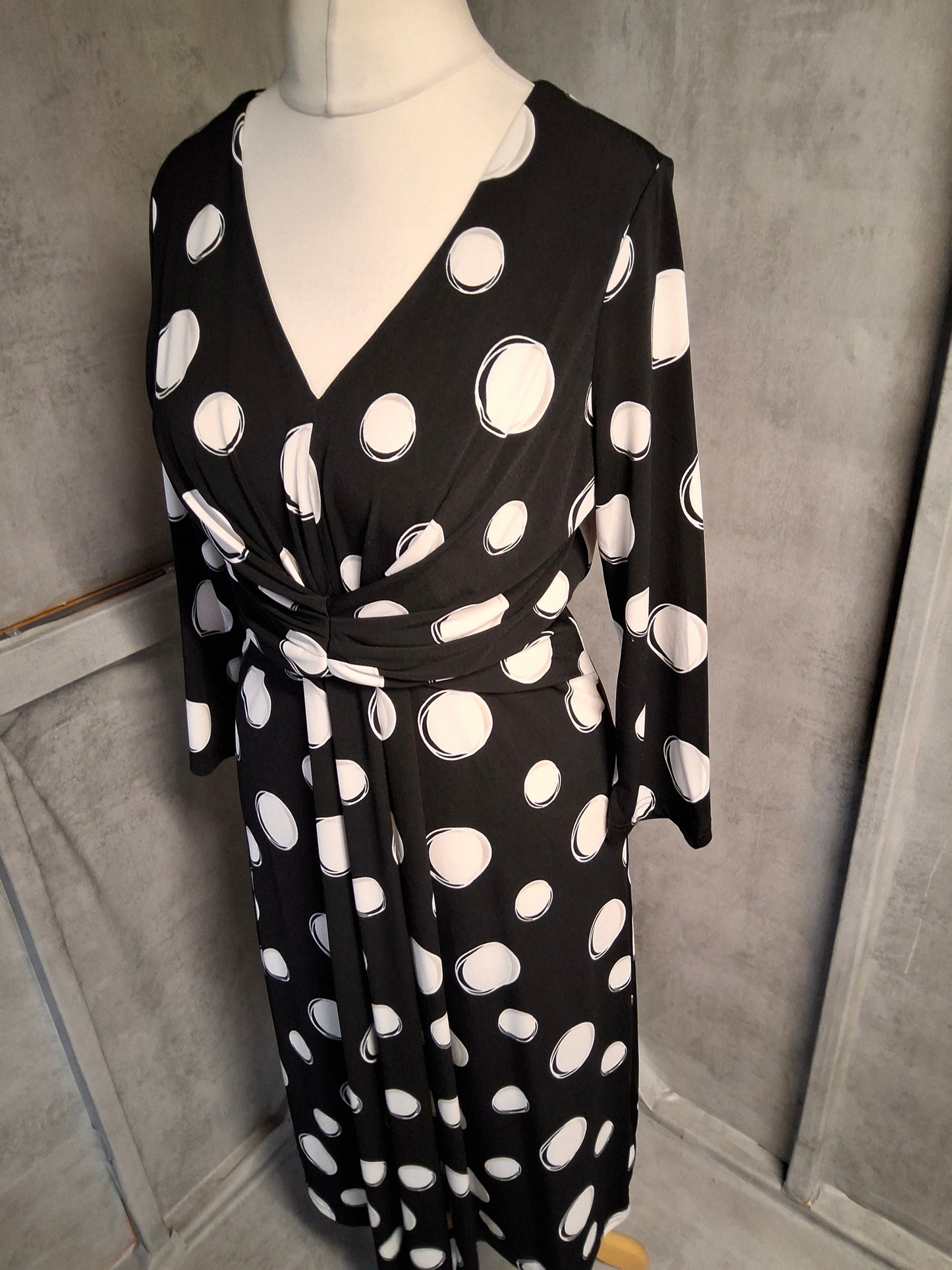 Roman Black & White Polka Dot Midi Dress – Size 12 – V-Neck – Bodycon Fit – Stretchy