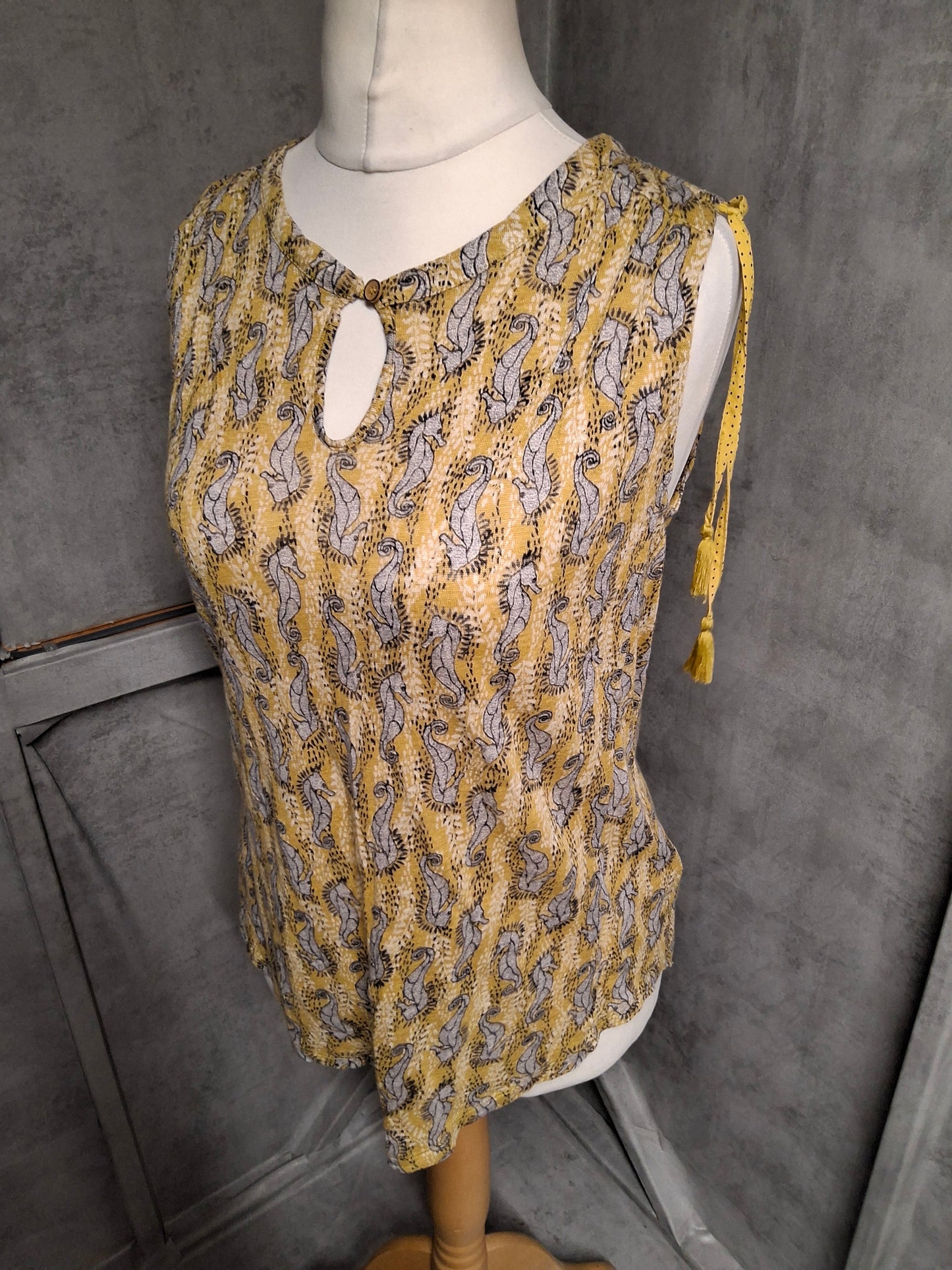 White Stuff 100% Linen Sleeveless Seahorse Print Top – Size 10 – Tassel Detail & Pointed Hem