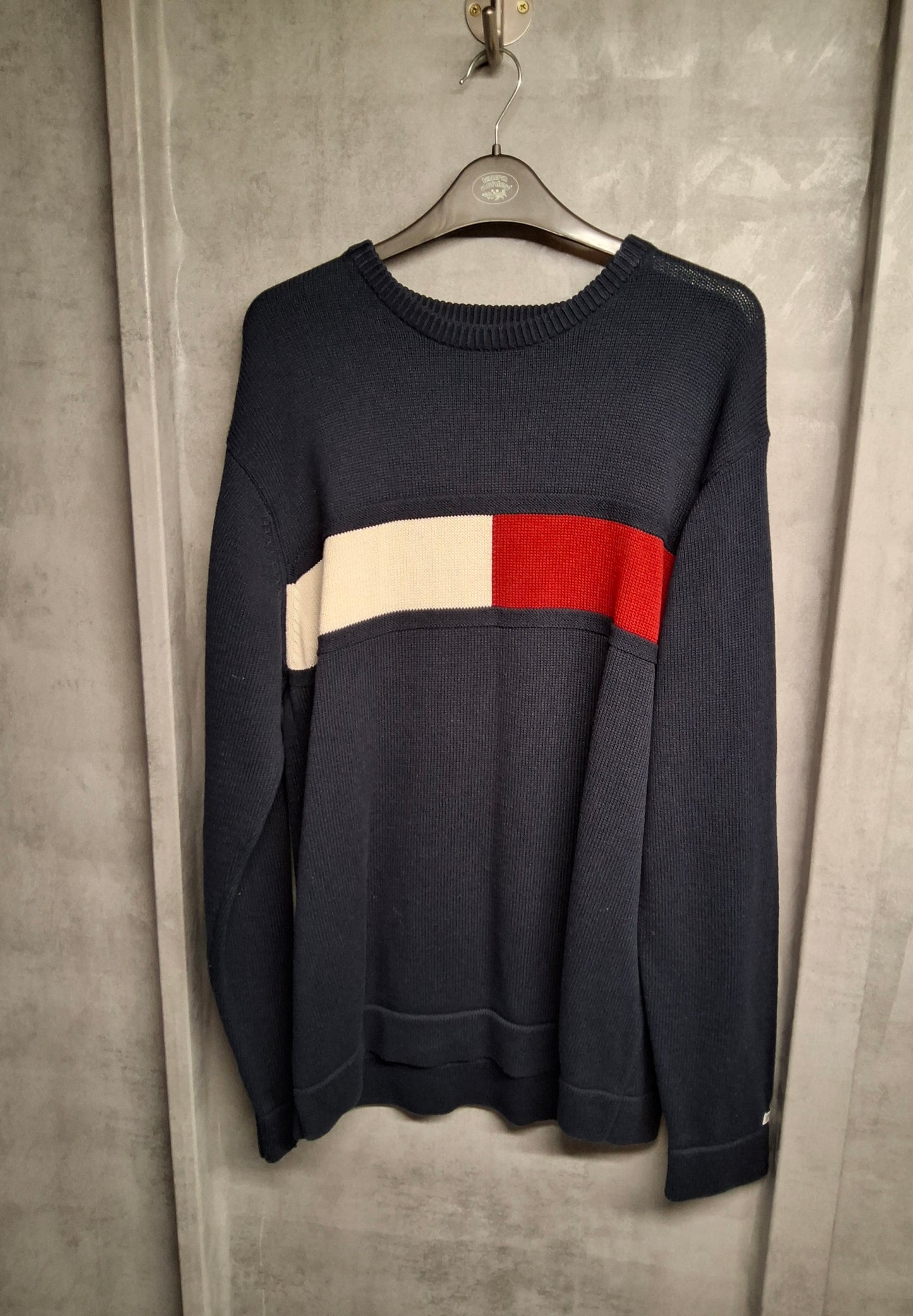 Men's Vintage 90s Tommy Hilfiger Navy Jumper – Crew Neck, Long Sleeve, Logo, Relaxed Fit, Size M