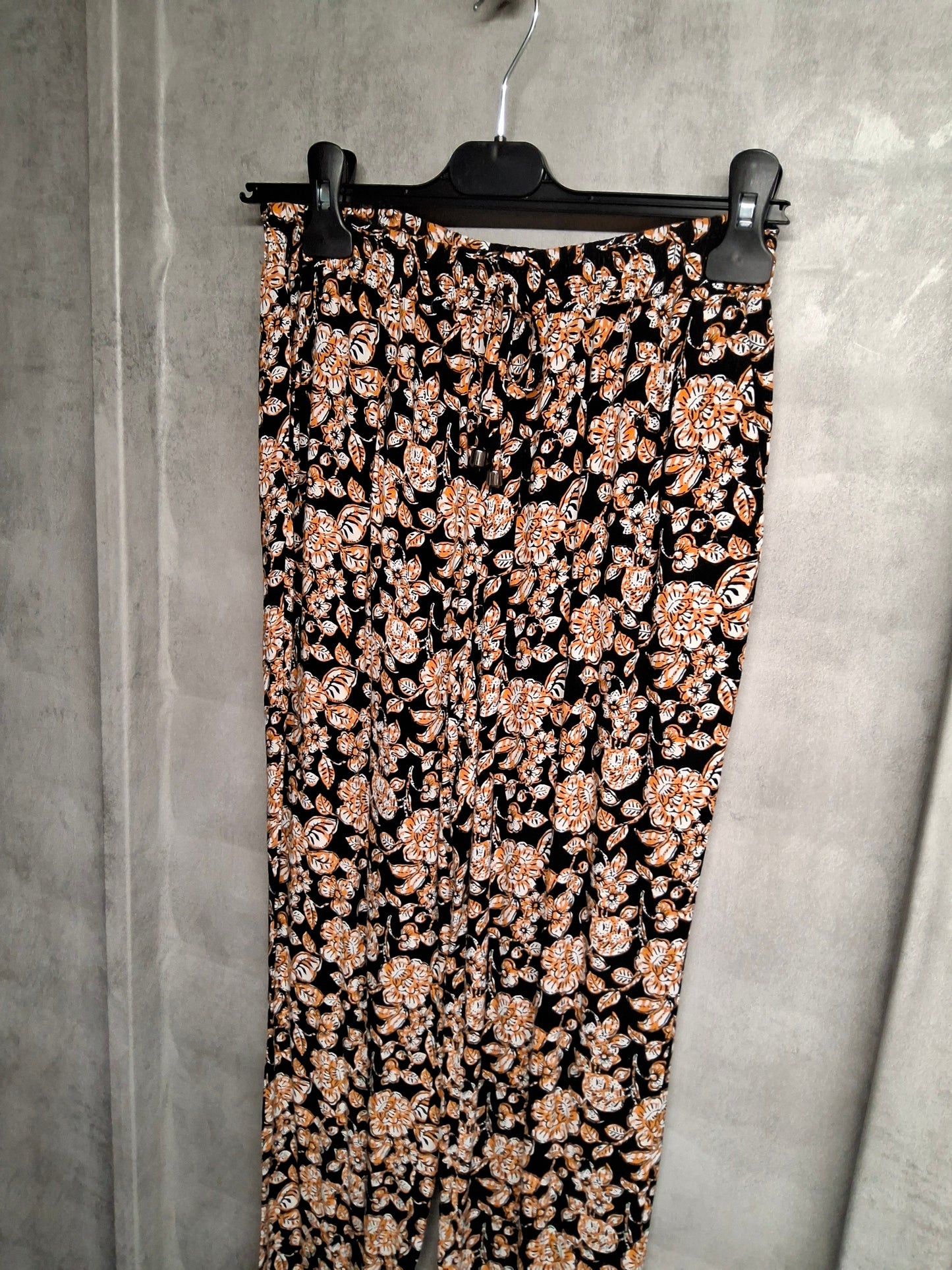 Bold Black & Orange Floral Skinny Trousers – Size 8 | Comfy with Pockets
