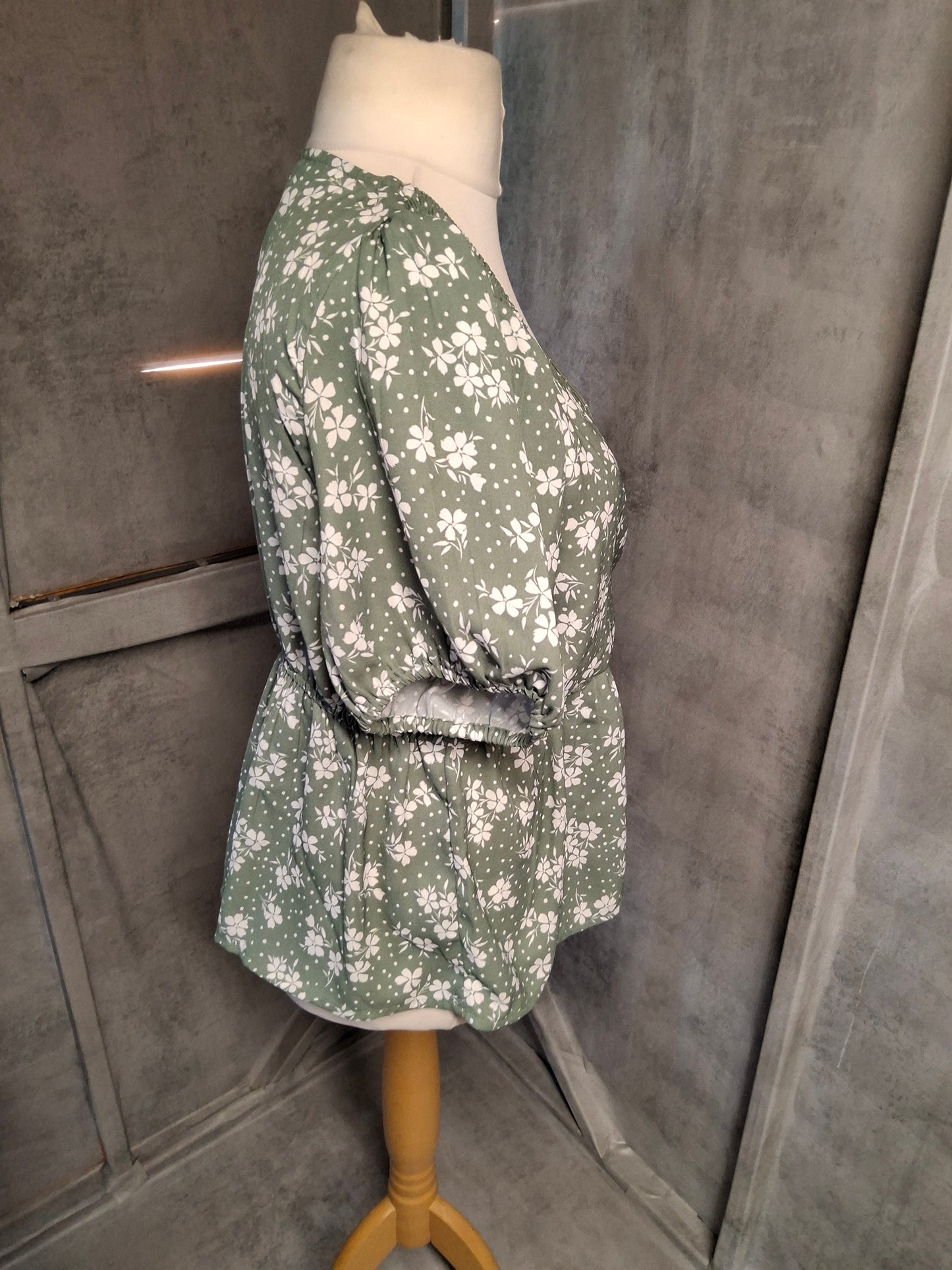 Dorothy Perkins Green & White Floral Peplum Top β Size 16 β 100% Polyester