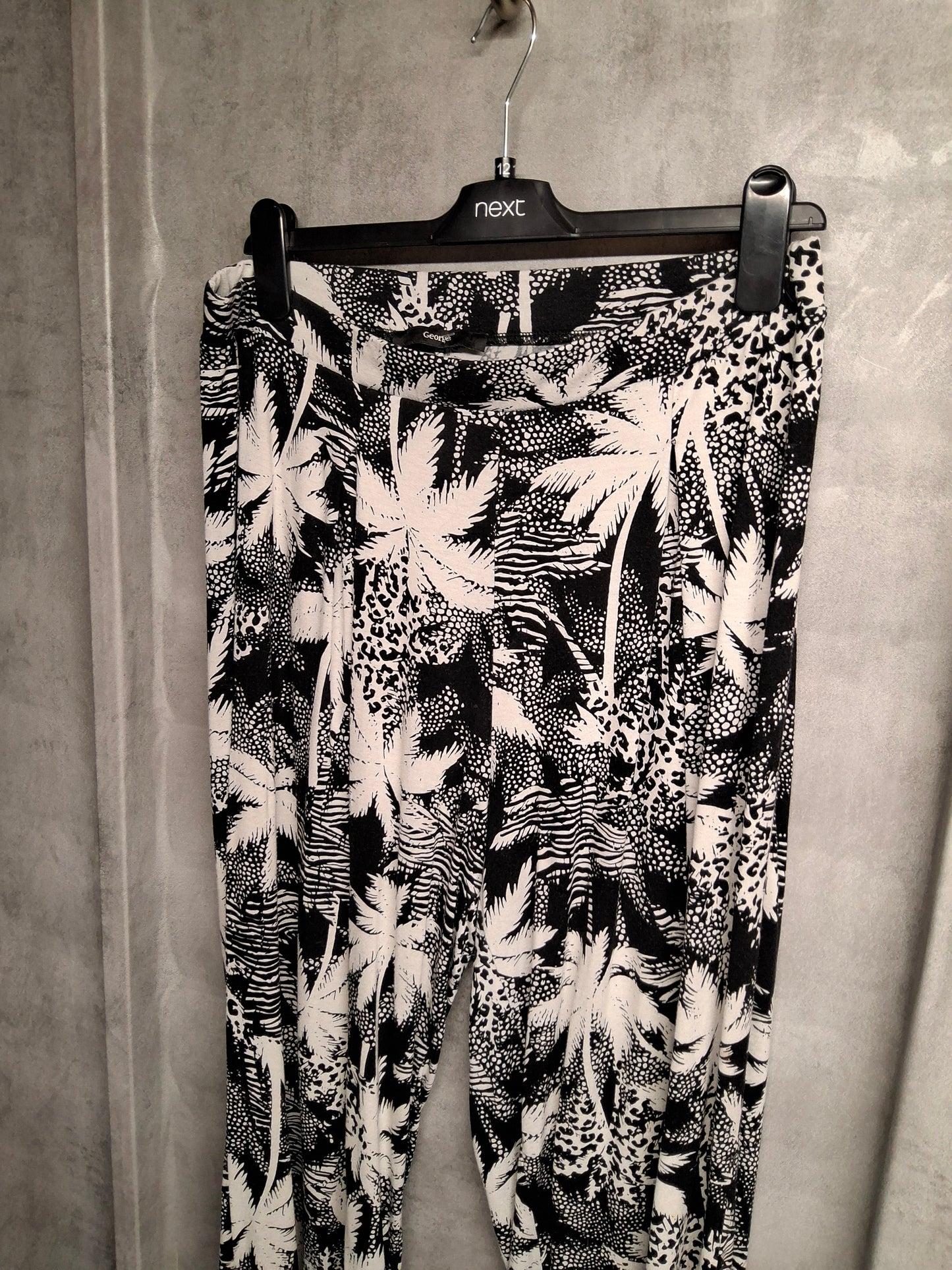 George Black & White Palm Print Cropped Flared Leggings β Size 16 High Waist