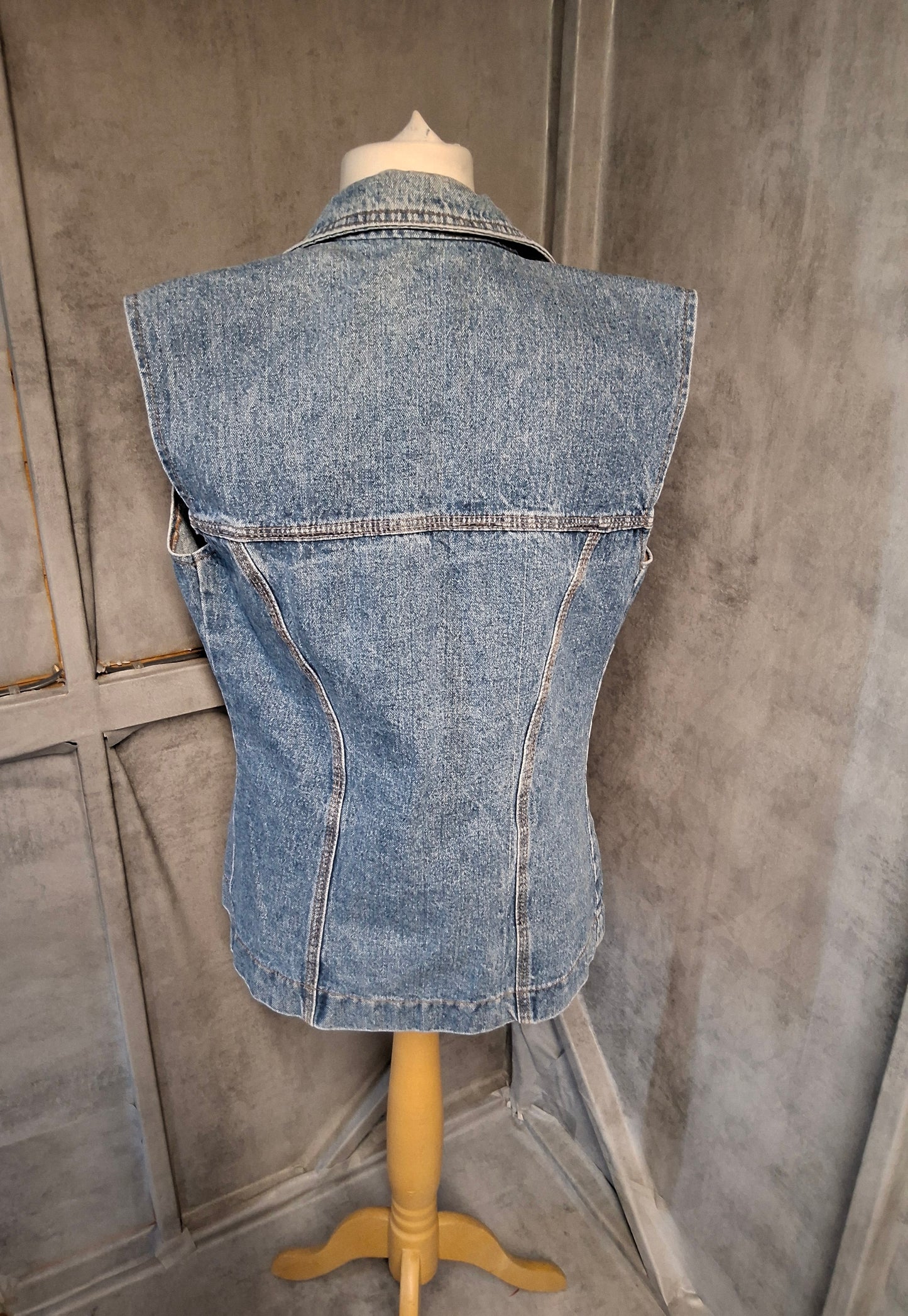 Vintage Sleeveless Denim Jacket – Pit to Pit 18" | Length 26" | Button-Front Cool Girl Layer
