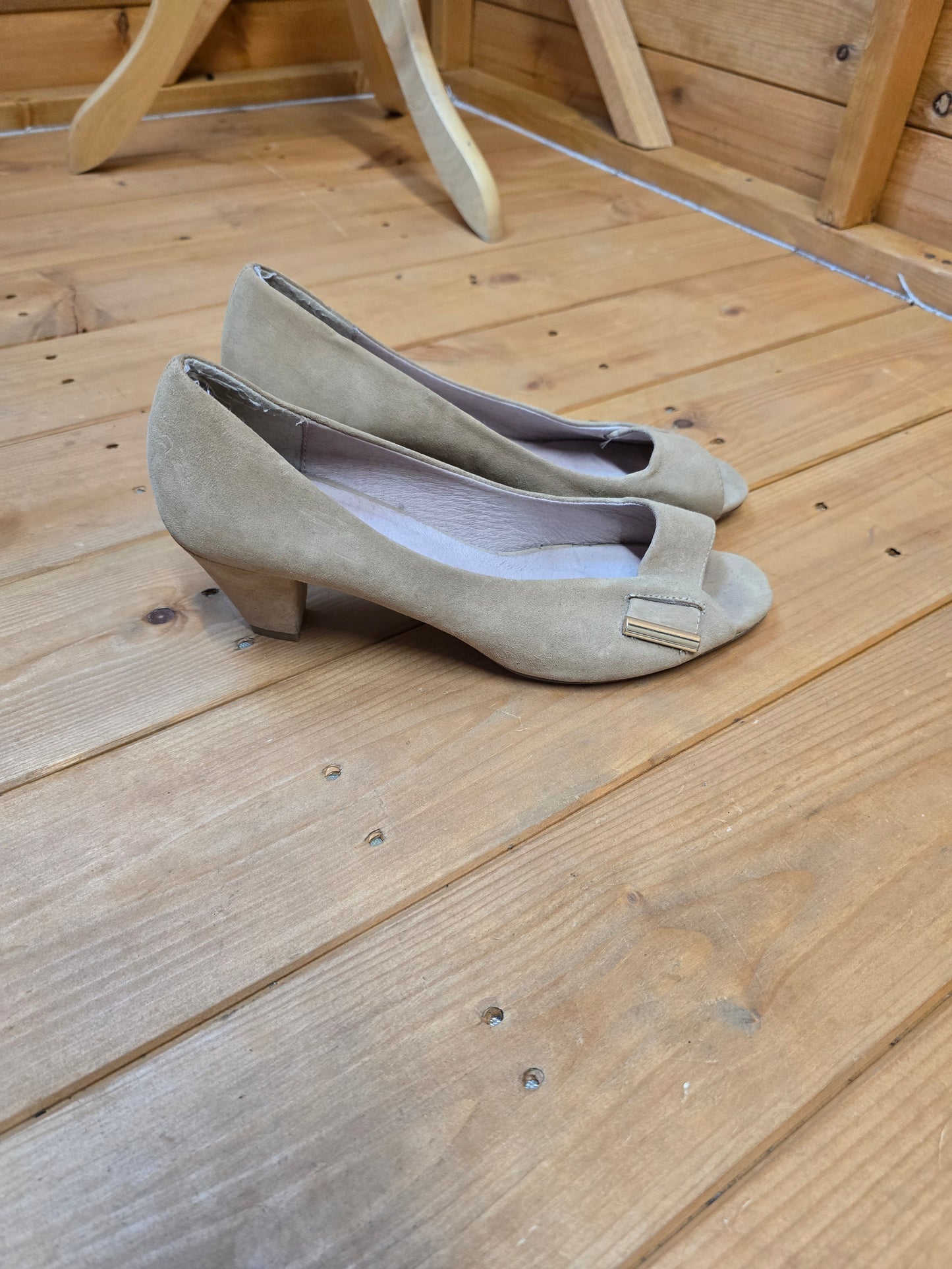 Lotus peep toe beige suede small heel shoes size 5.5