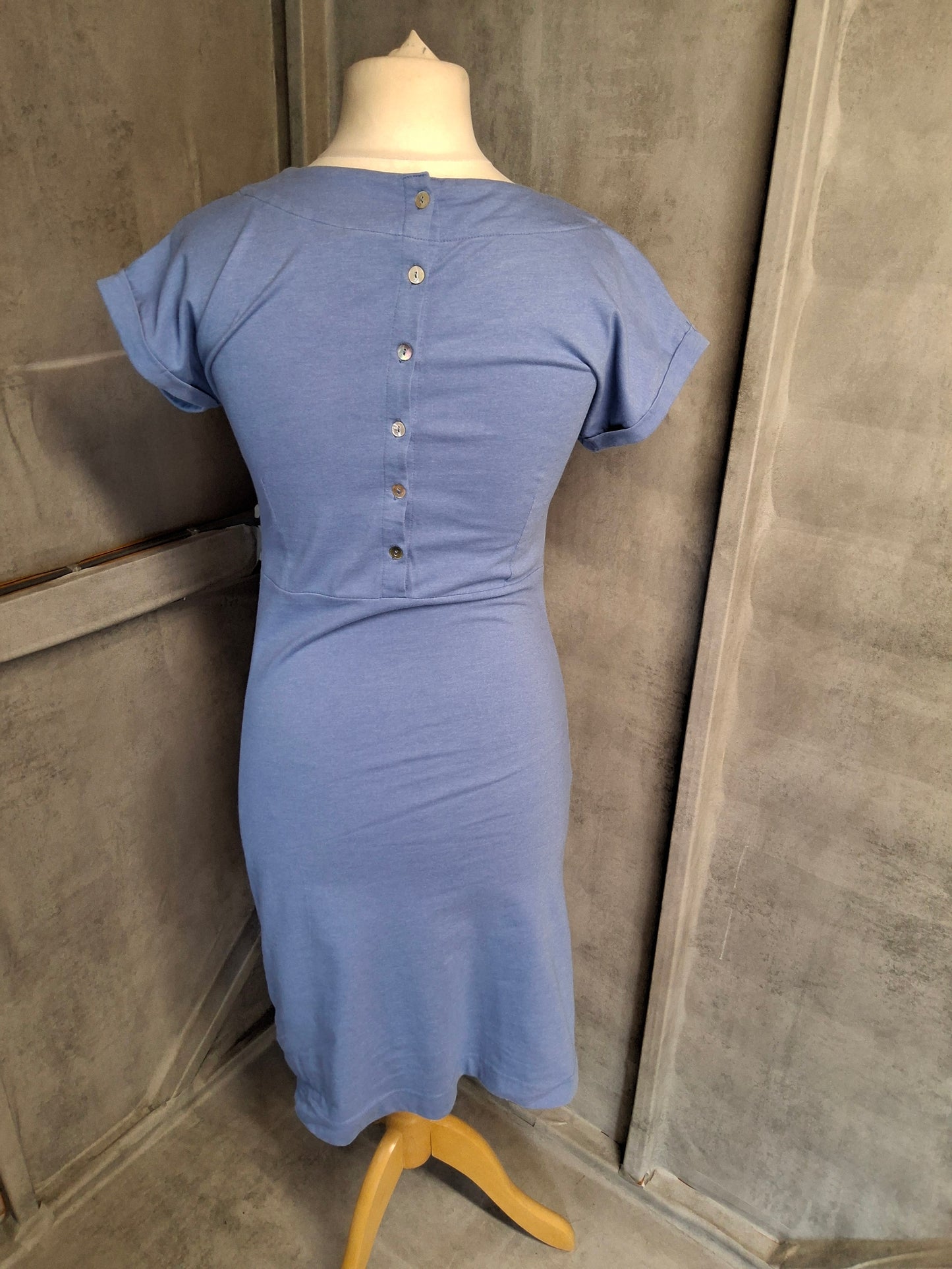 Weird Fish Blue Knee-Length Casual Dress – Size 8 – Everyday Easy Style