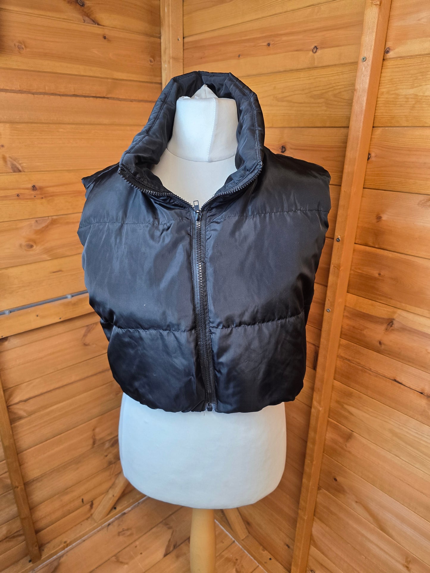 Shein Black Cropped Puffer Gilet | Size M UK size 8–10 | Zip Front, Lined, Layering Piece