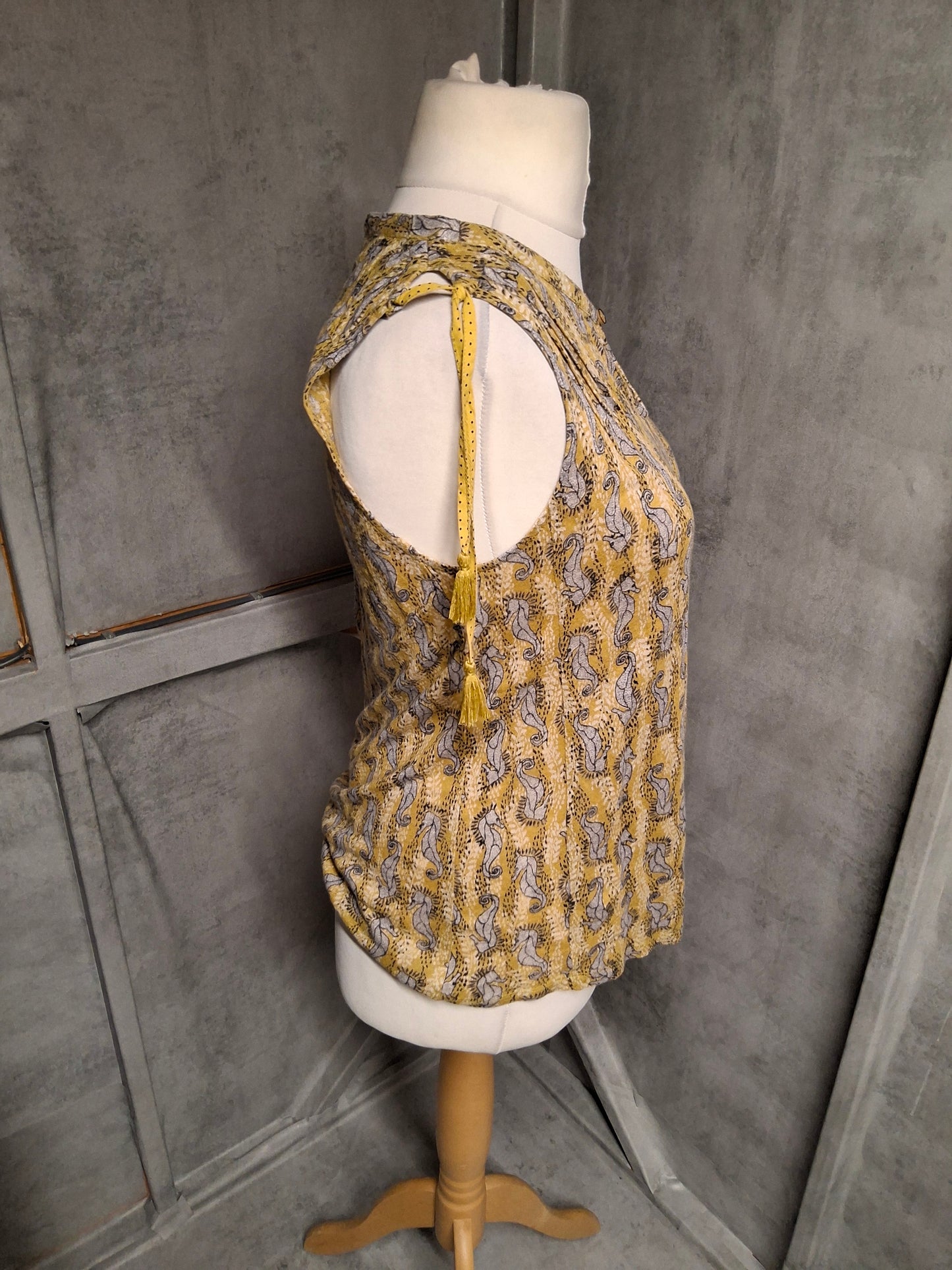 White Stuff 100% Linen Sleeveless Seahorse Print Top – Size 10 – Tassel Detail & Pointed Hem