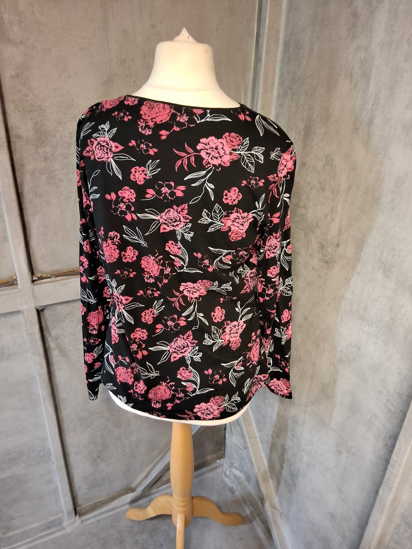 Esmara Floral Long Sleeve Cotton Top – UK size 12/14 Comfy & Cute