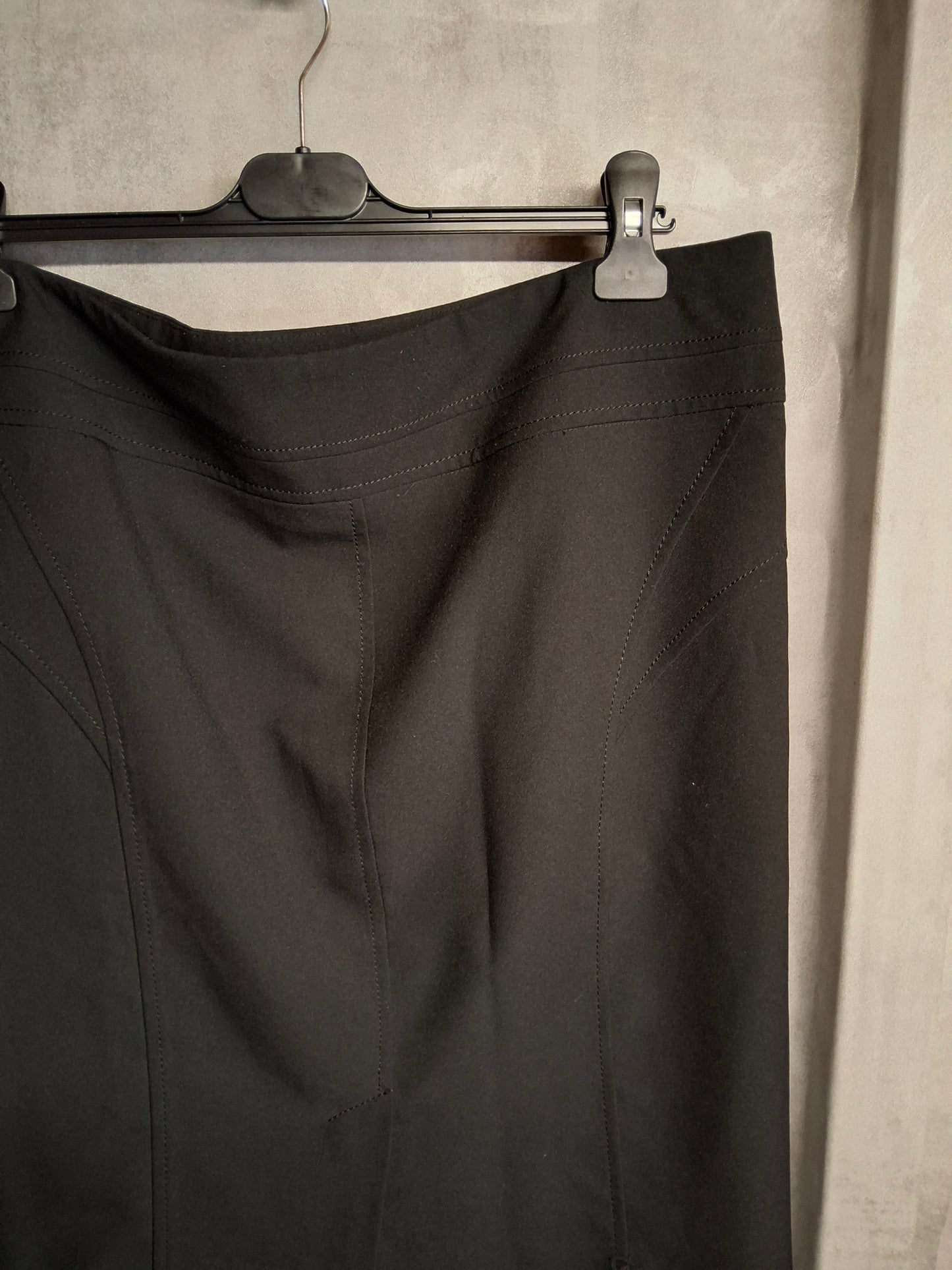 E-vie Collection Black A-Line Knee-Length Work Skirt – Size 16