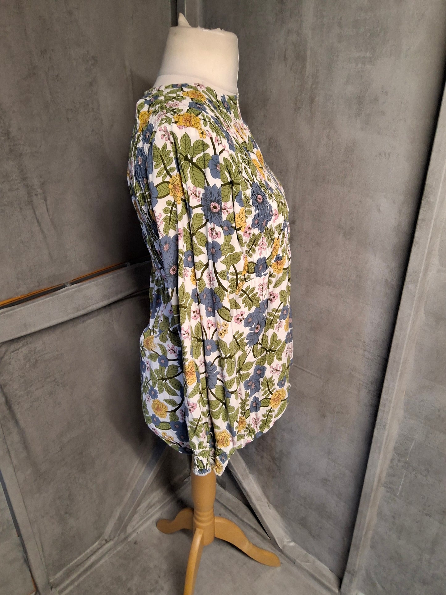 Cerulean Blue Diamond Floral Long Sleeve Top – Size 16 – 100% Rayon