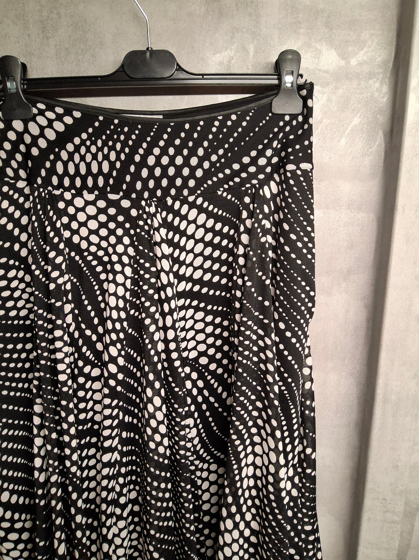 Wallis Black & White Polka Dot Flared Midi Skirt – Size 12