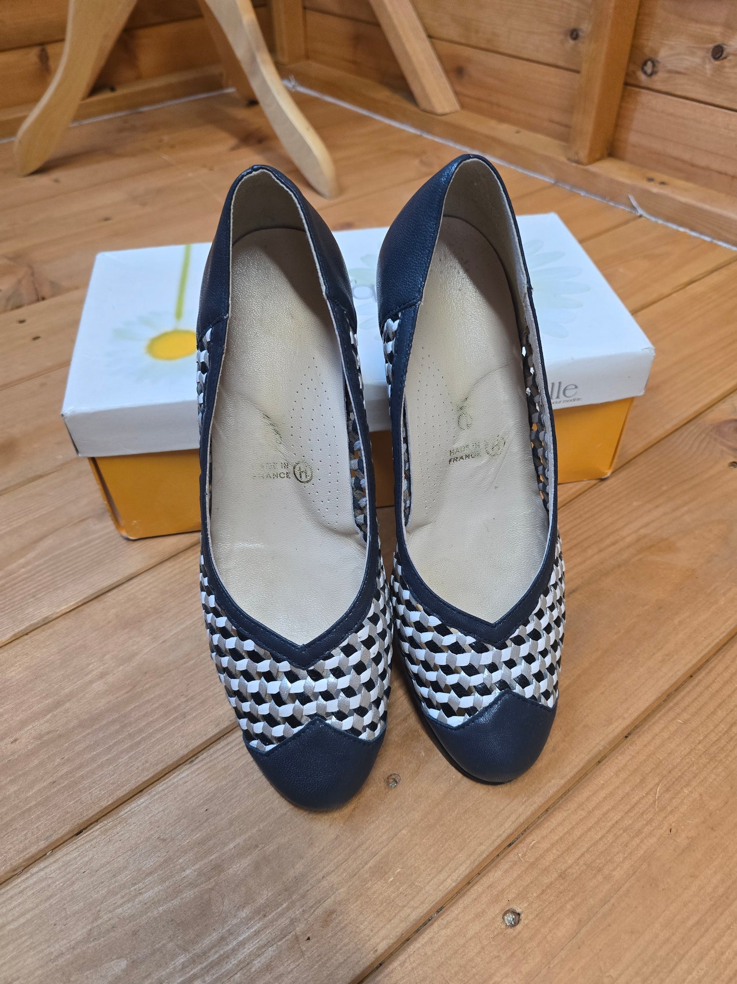 Ladie's Ombelle Blue & White Netted Small Heel Court Shoes Size 4