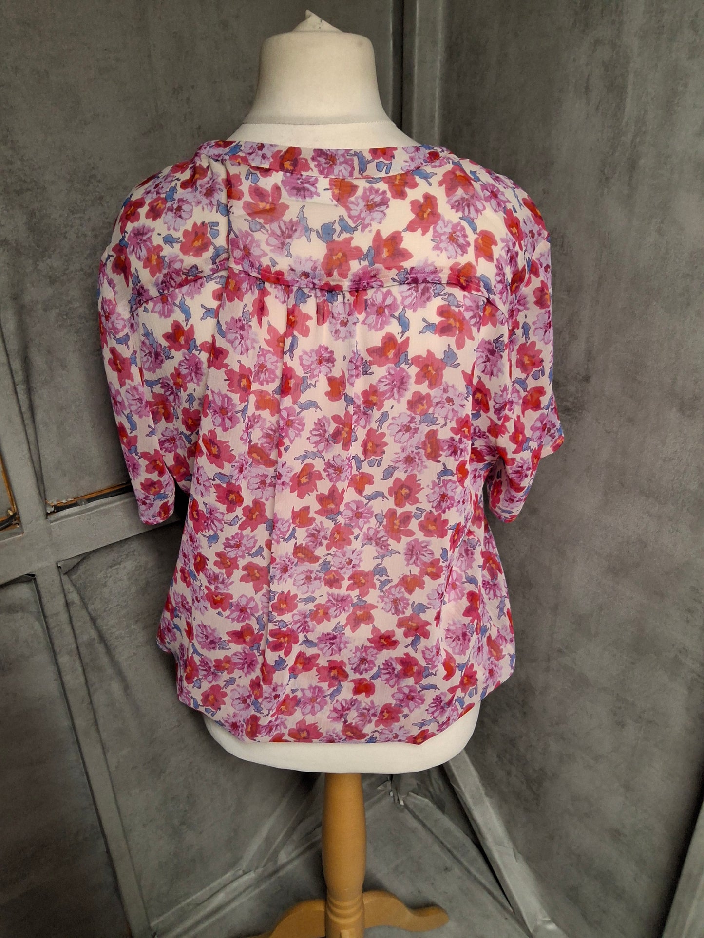 Country Casuals Pink Floral Frill Blouse – Size 16 – Sheer Lightweight Smart-Casual Top