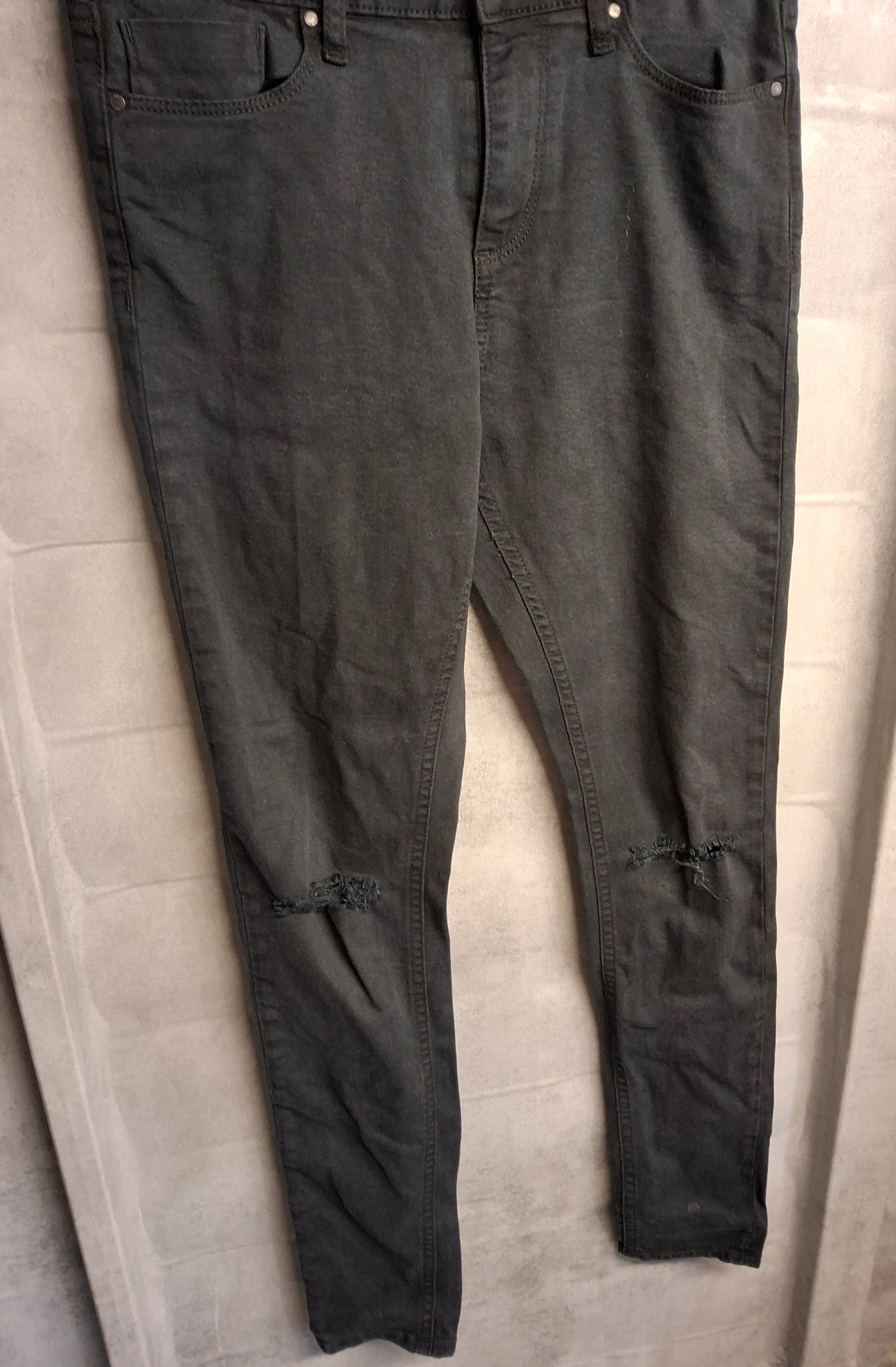 Miss Selfridge Black Skinny Jeans ā Size 10 ā High Waist Ripped Knees