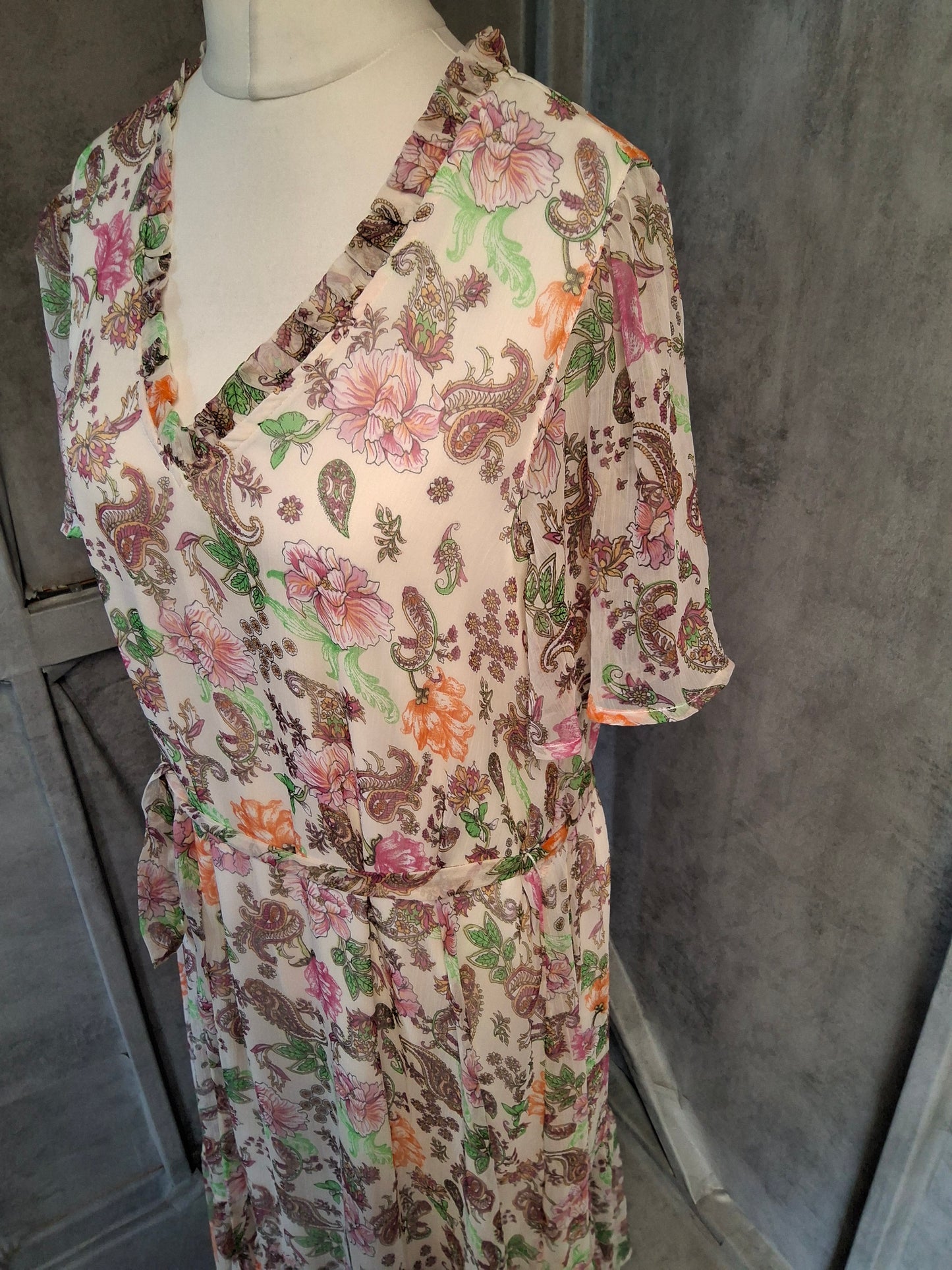 Vero Moda Floral Midi/Long Dress – Size L (UK 16 Approx) – BNWT – 100% Polyester