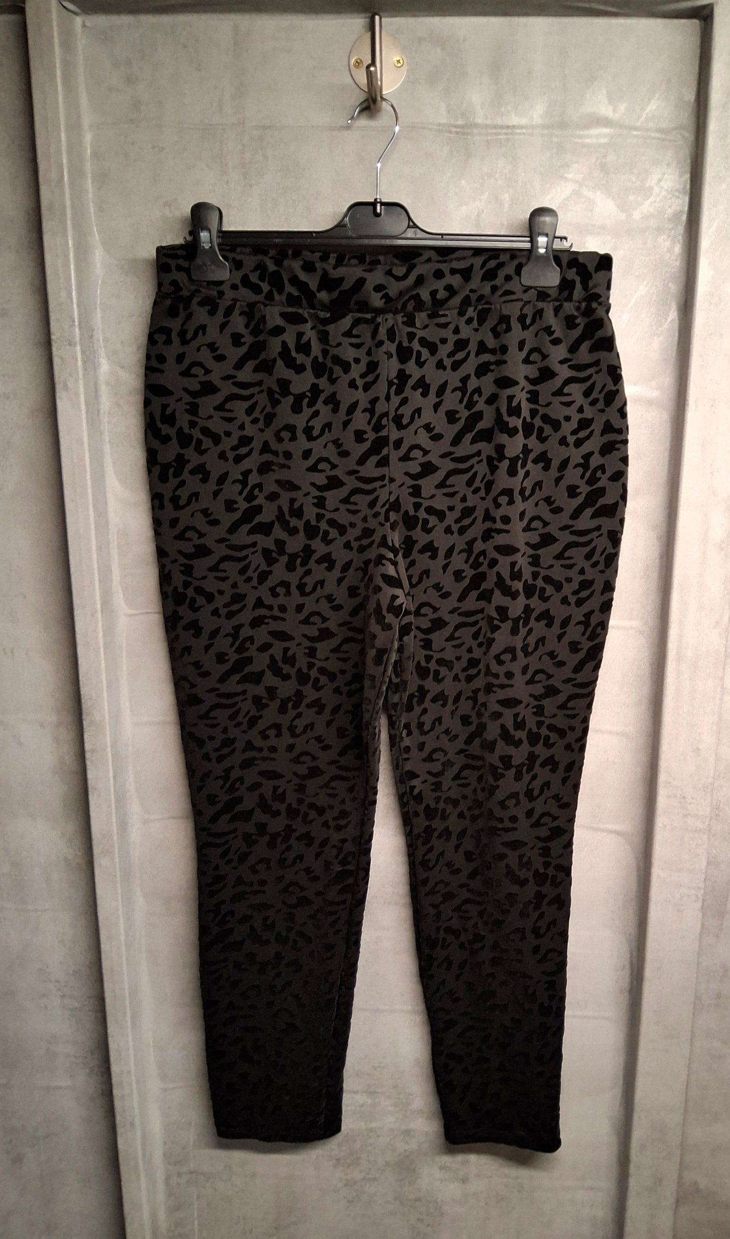 Tu Black Velvet Leopard Print Leggings ā Size 16 ā High Waist Skinny Leg