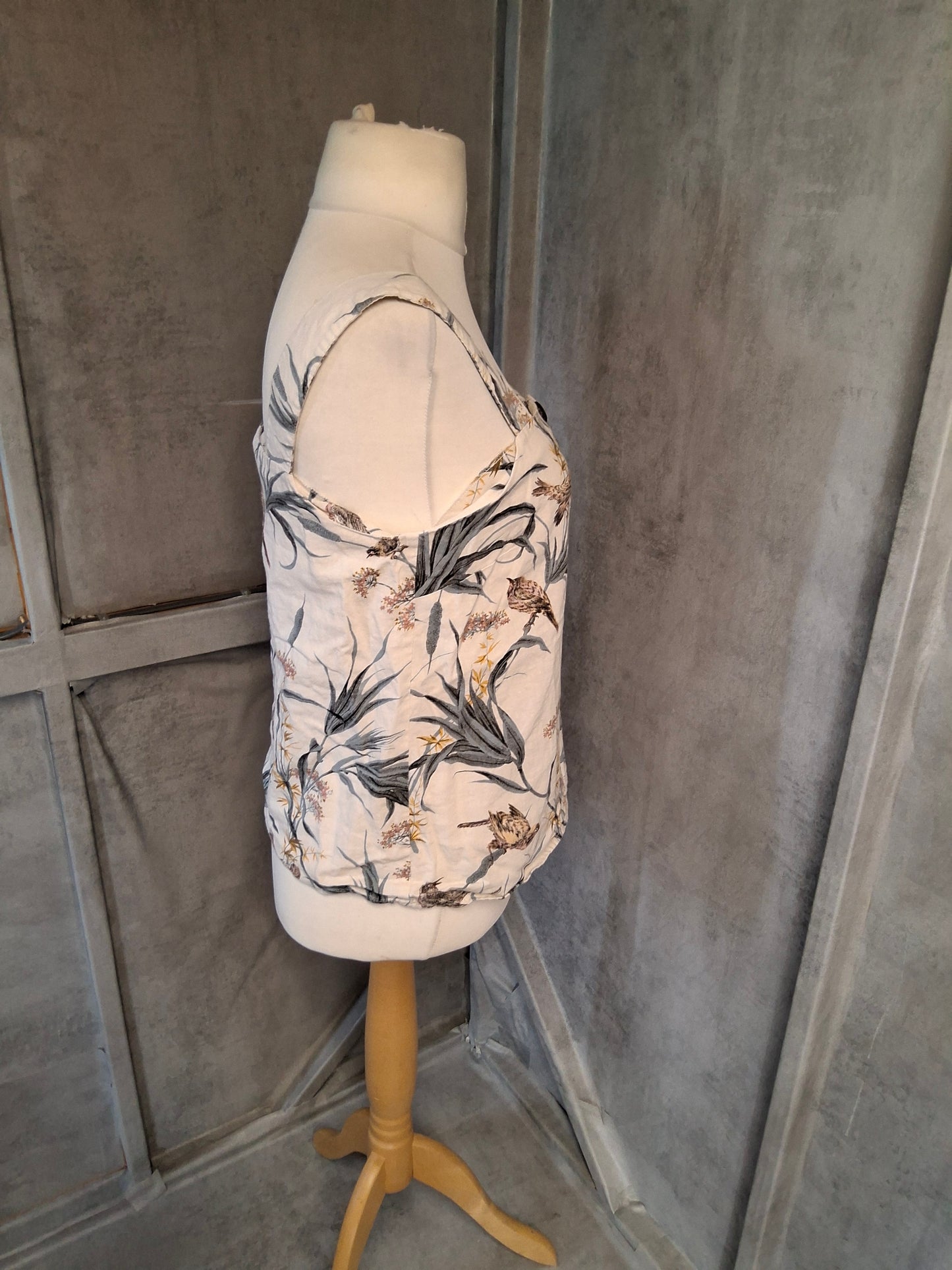 Warehouse Bird Print Linen Blend Vest Top – Size 12 – Button Front