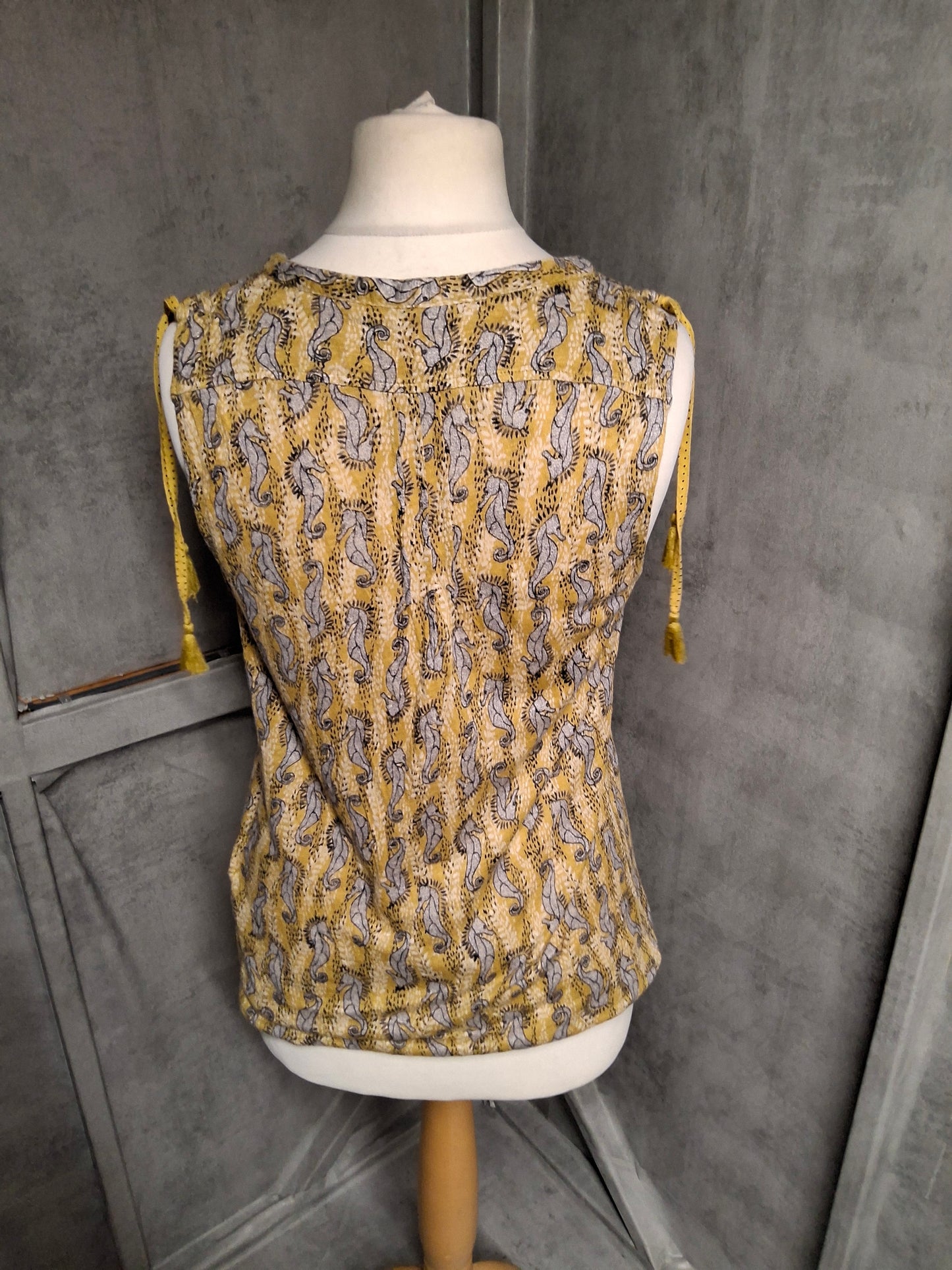 White Stuff 100% Linen Sleeveless Seahorse Print Top – Size 10 – Tassel Detail & Pointed Hem