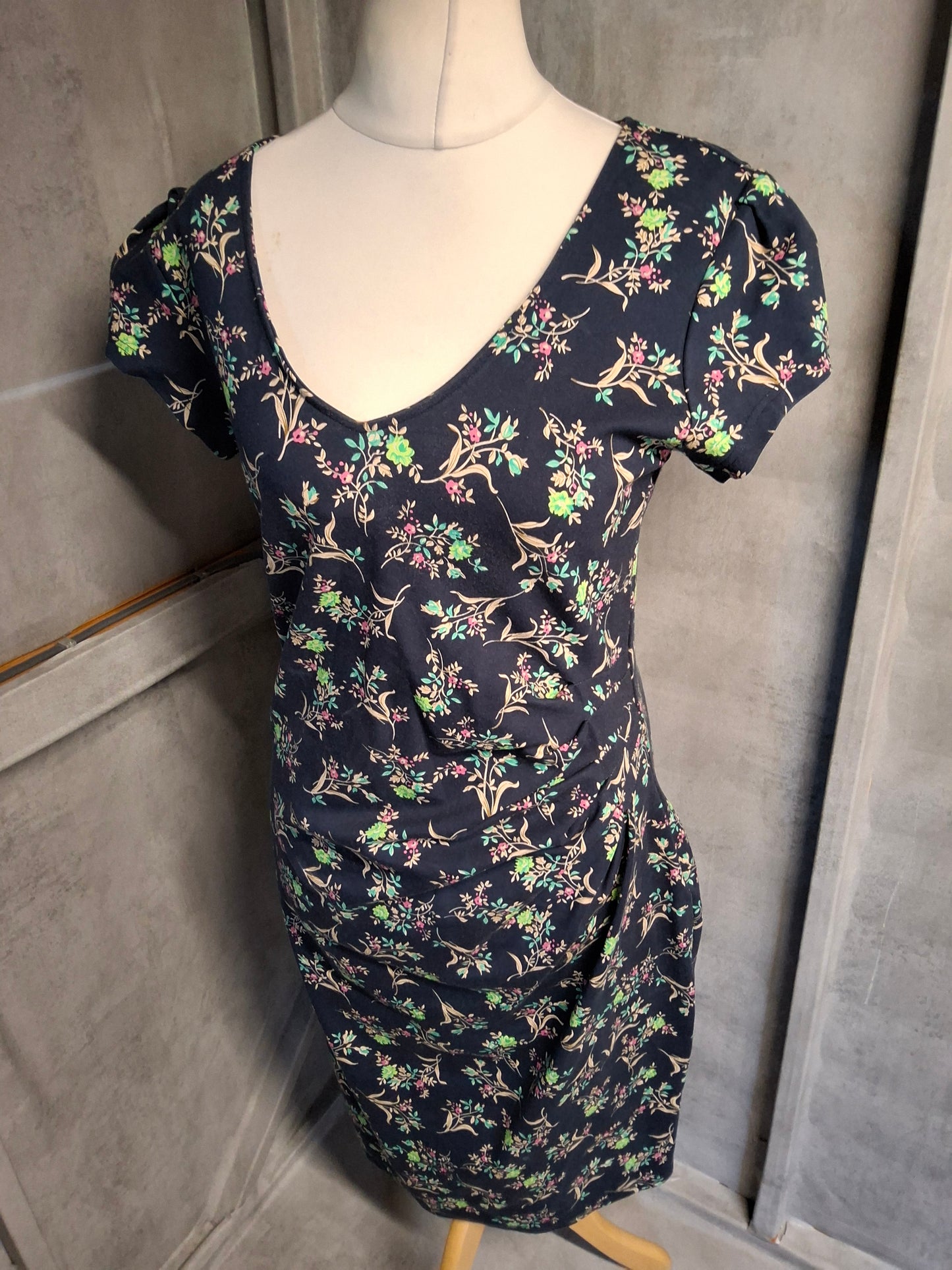 Tallgirls Navy Floral Ruched A-Line Midi Dress β Size 16 β Flattering Fit