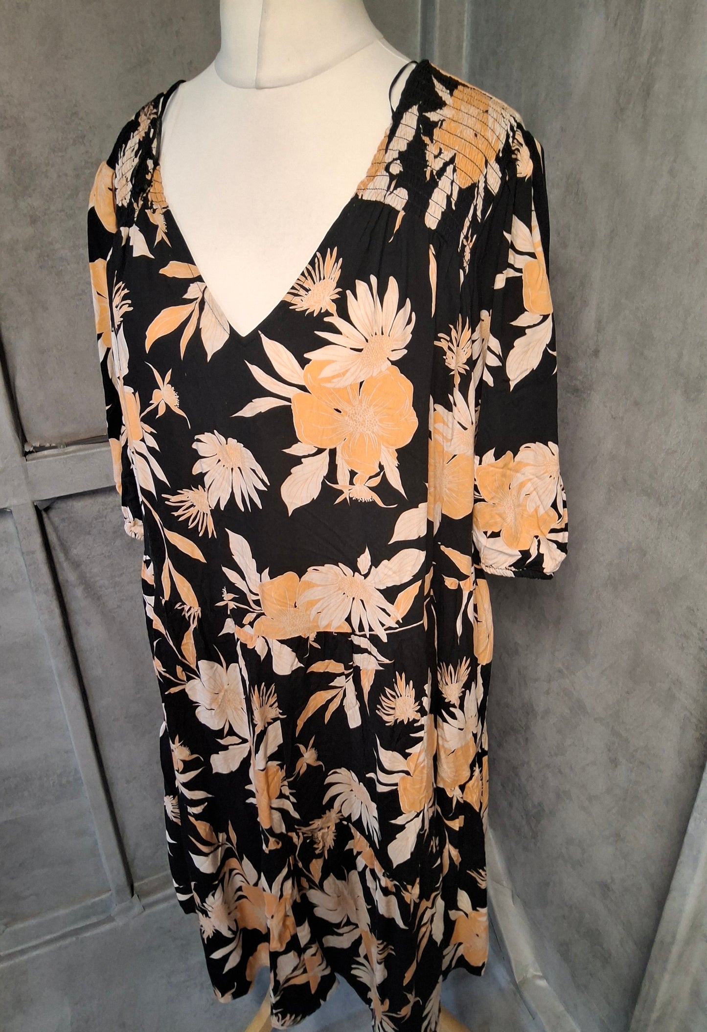 F&F Black & Coral Floral Dress | Size 20 | Viscose | Midi Length | ¾ Sleeve