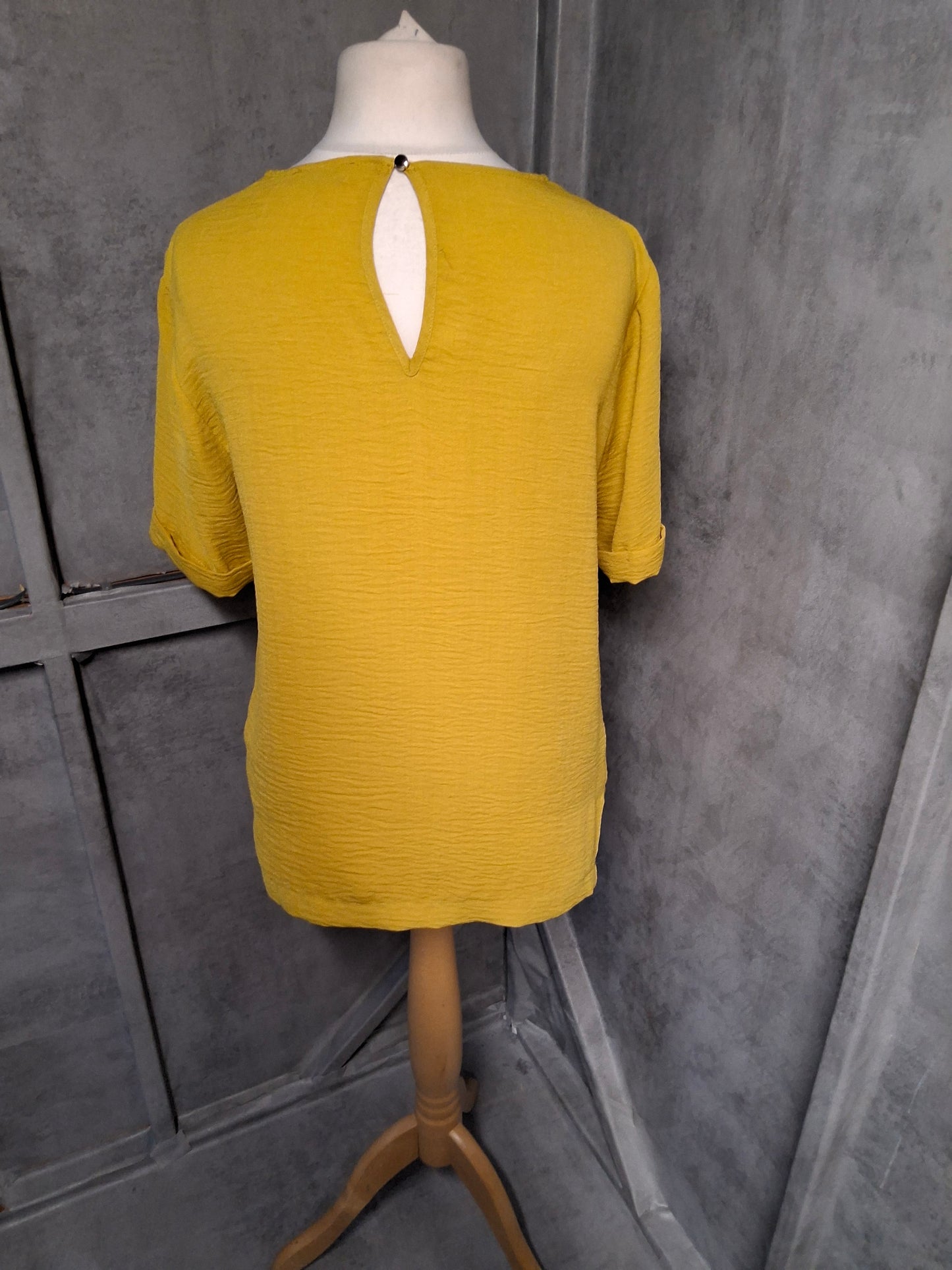 Matalan Mustard Yellow Crinkle Top – Size 10 – Lightweight Pocket Tee