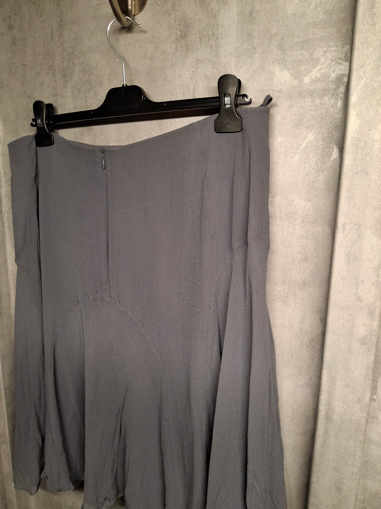 ✨ Episode Grey 100% Silk Skirt – Size 16 (fits Size 14/16) – Lined ✨