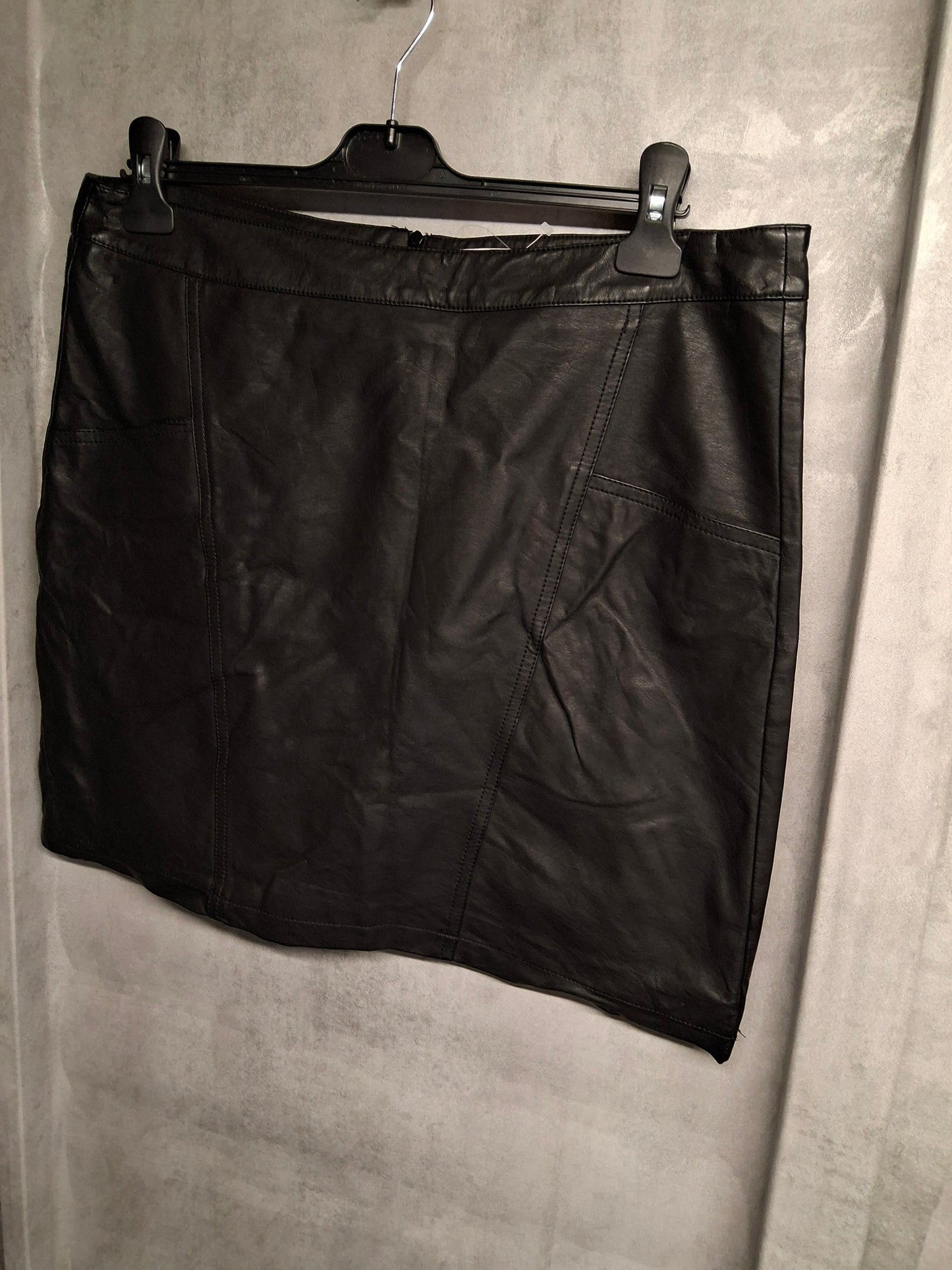 Tu Black Faux Leather Mini Skirt – Size 16 – Zip Back