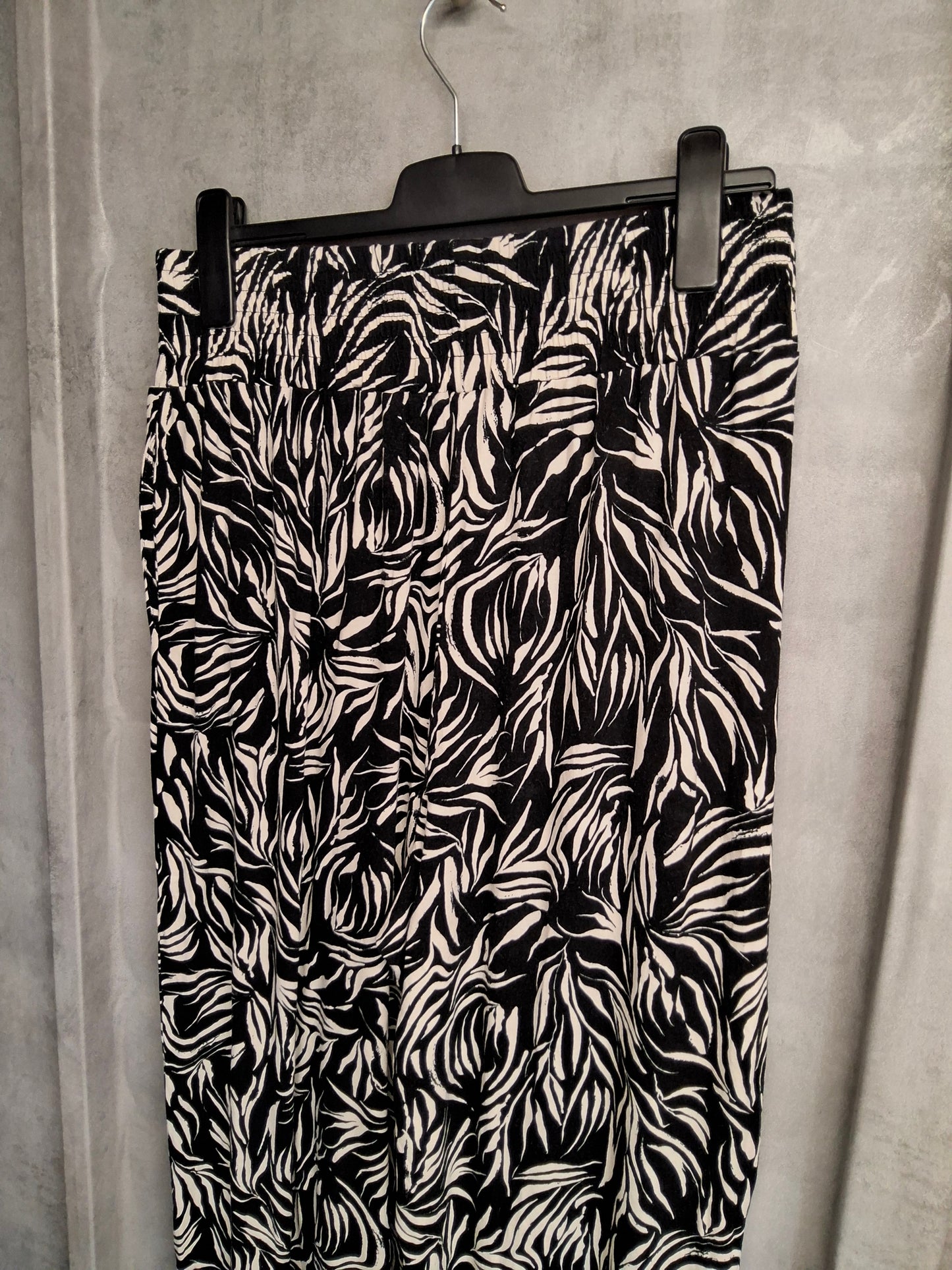 George Zebra Print Cropped Flared Trousers ā Size 18 ā Wild but Comfy