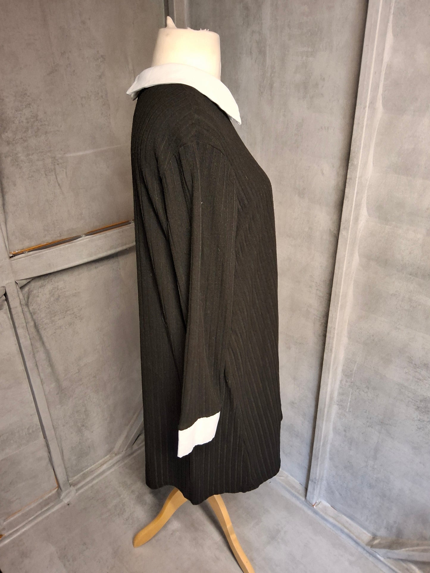 Emery Rose Black Knitted Midi Dress β Size 0XL (UK size 16) β White Collar Detail