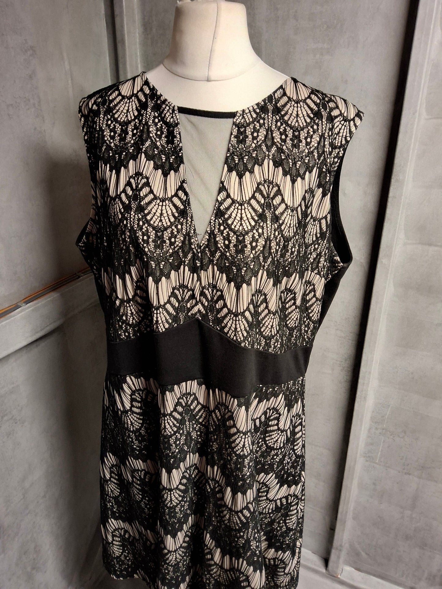 Simply Be Black & Nude Lace Midi Dress – Size 24 – Sleeveless Elegant Style