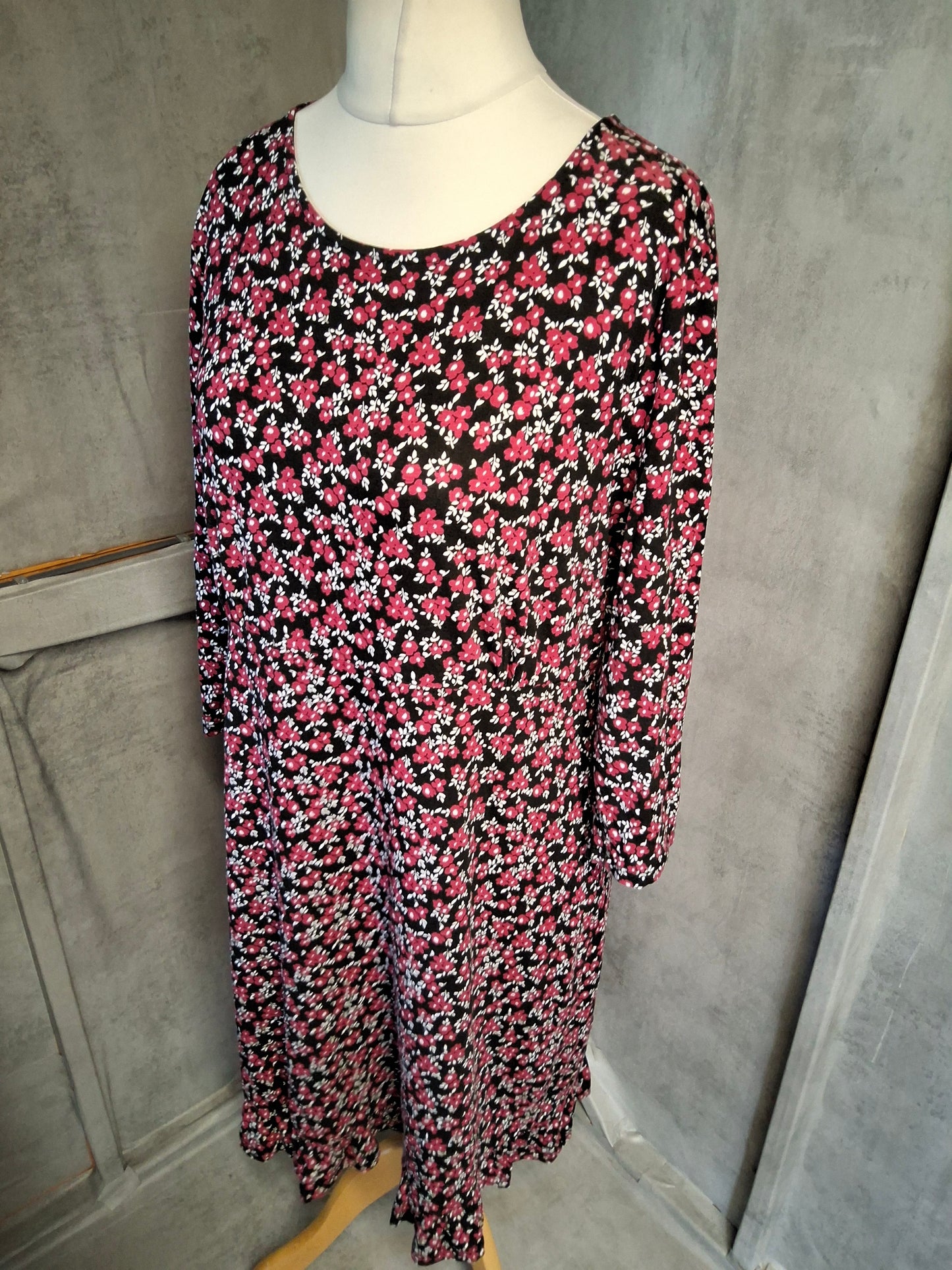 Peacocks Black & Pink Floral Knee Length Dress – Size 16 – ¾ Sleeves, Viscose