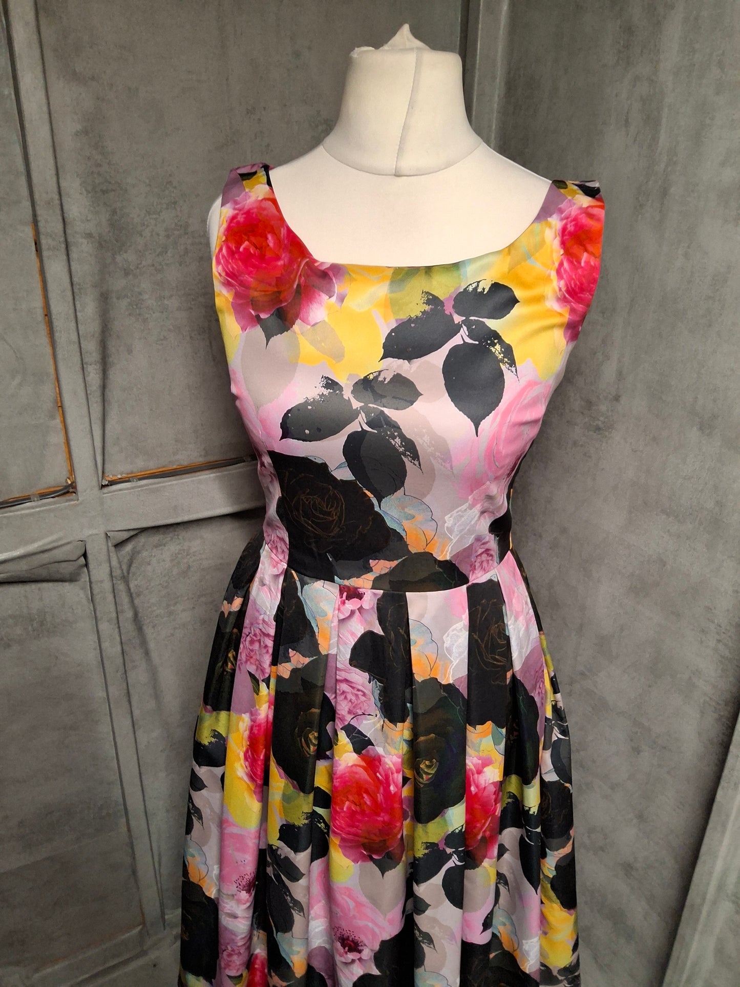 Lindy Bop Multicoloured Floral Pleated Midi Dress β Size 10 β BNWT
