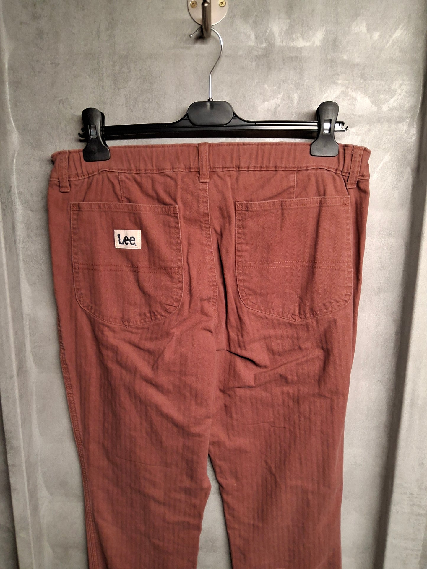 Lee Heritage High Waisted Slim Leg Jeans – Size 8 – Burgundy – Everyday to Evening Style
