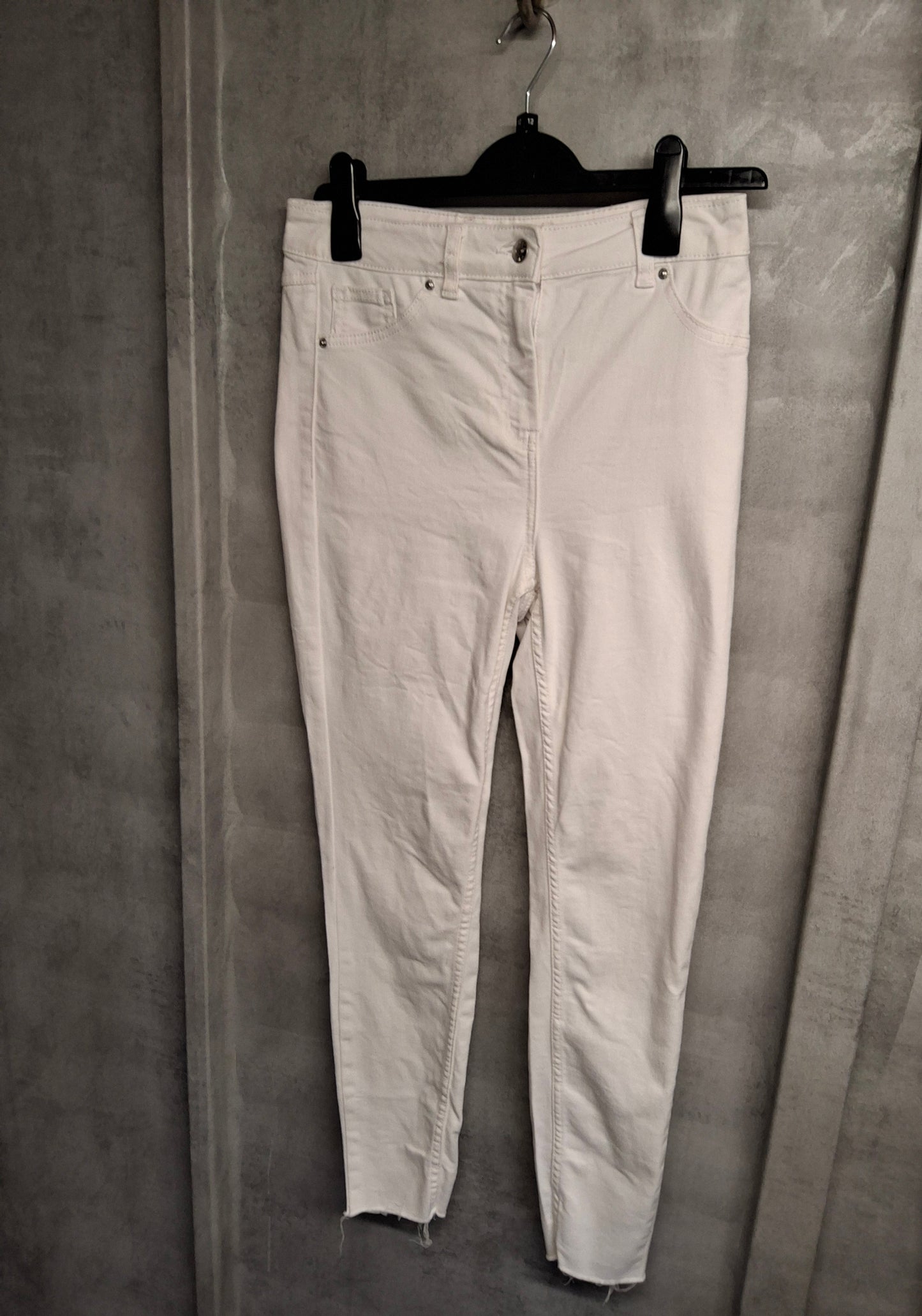 Matalan White Skinny Ankle Grazer Jeans – Size 10 – Fresh & Flattering 🌼