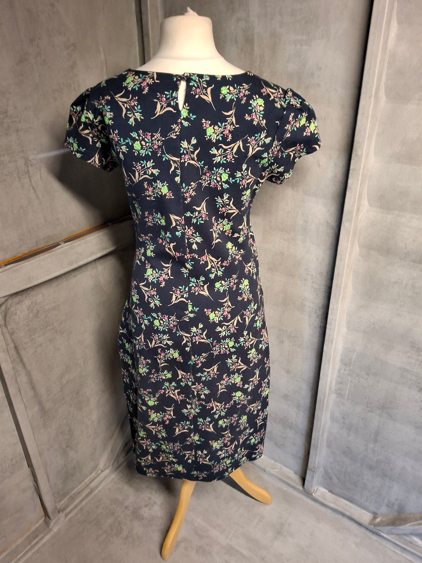 Tallgirls Navy Floral Ruched A-Line Midi Dress β Size 16 β Flattering Fit