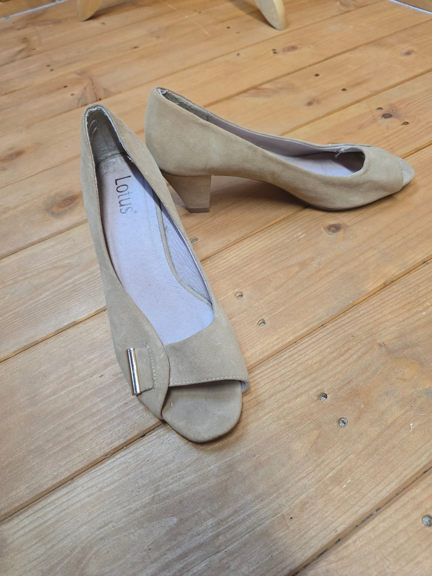 Lotus peep toe beige suede small heel shoes size 5.5