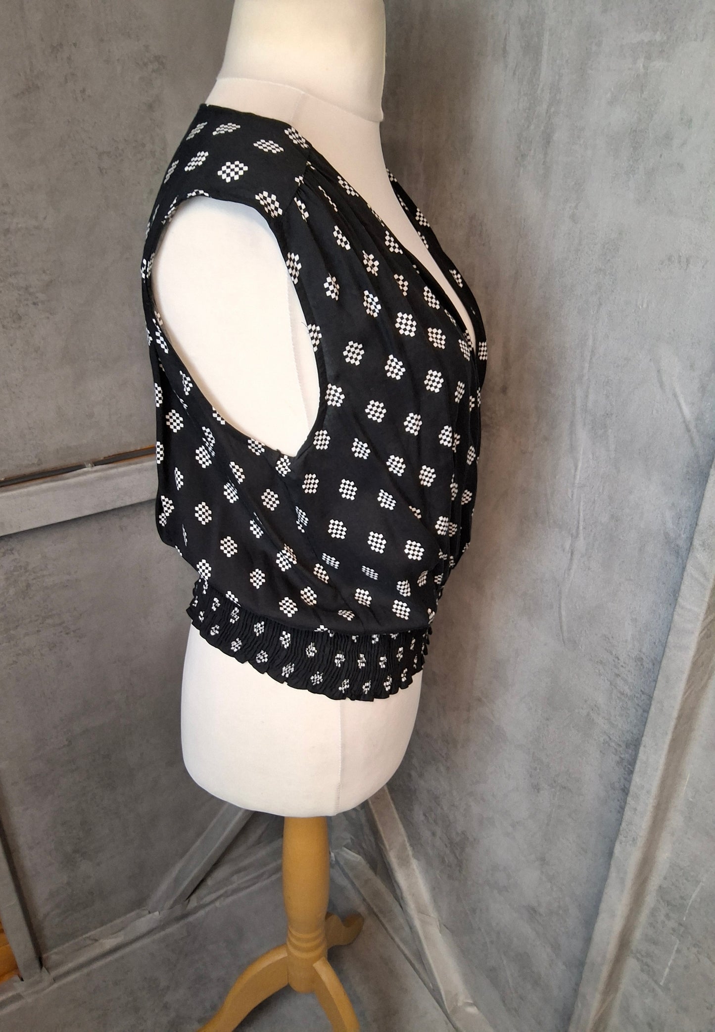 George Black & White Sleeveless V-Neck Top | Size 14 | NWT | Flattering Elasticated Fit