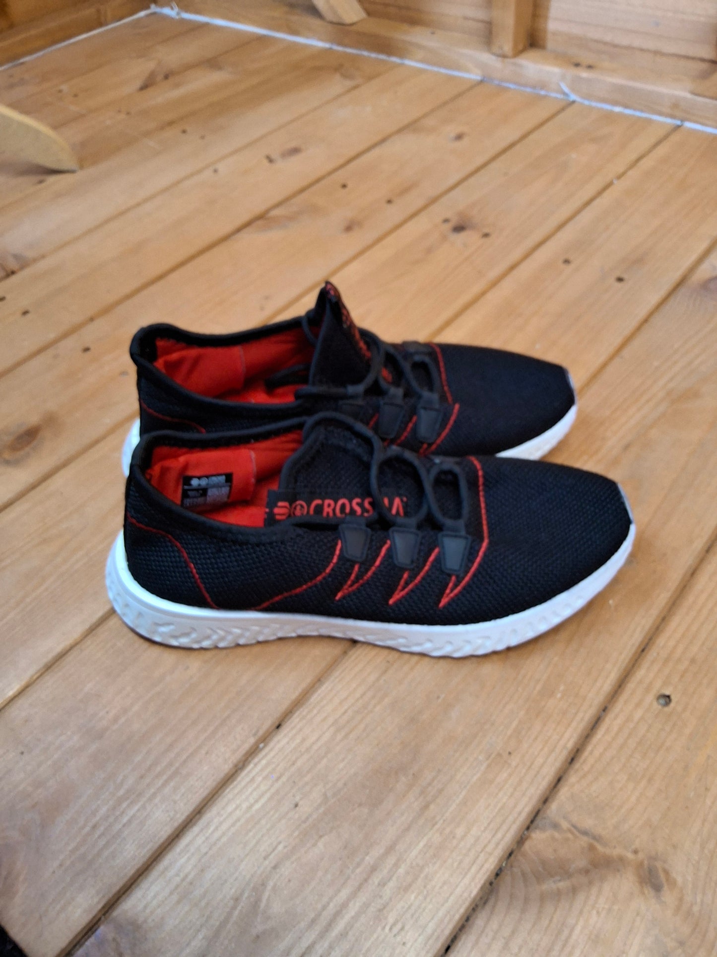 👟 Crosshatch Black Label Trainers – Boys’ Size 5 👟