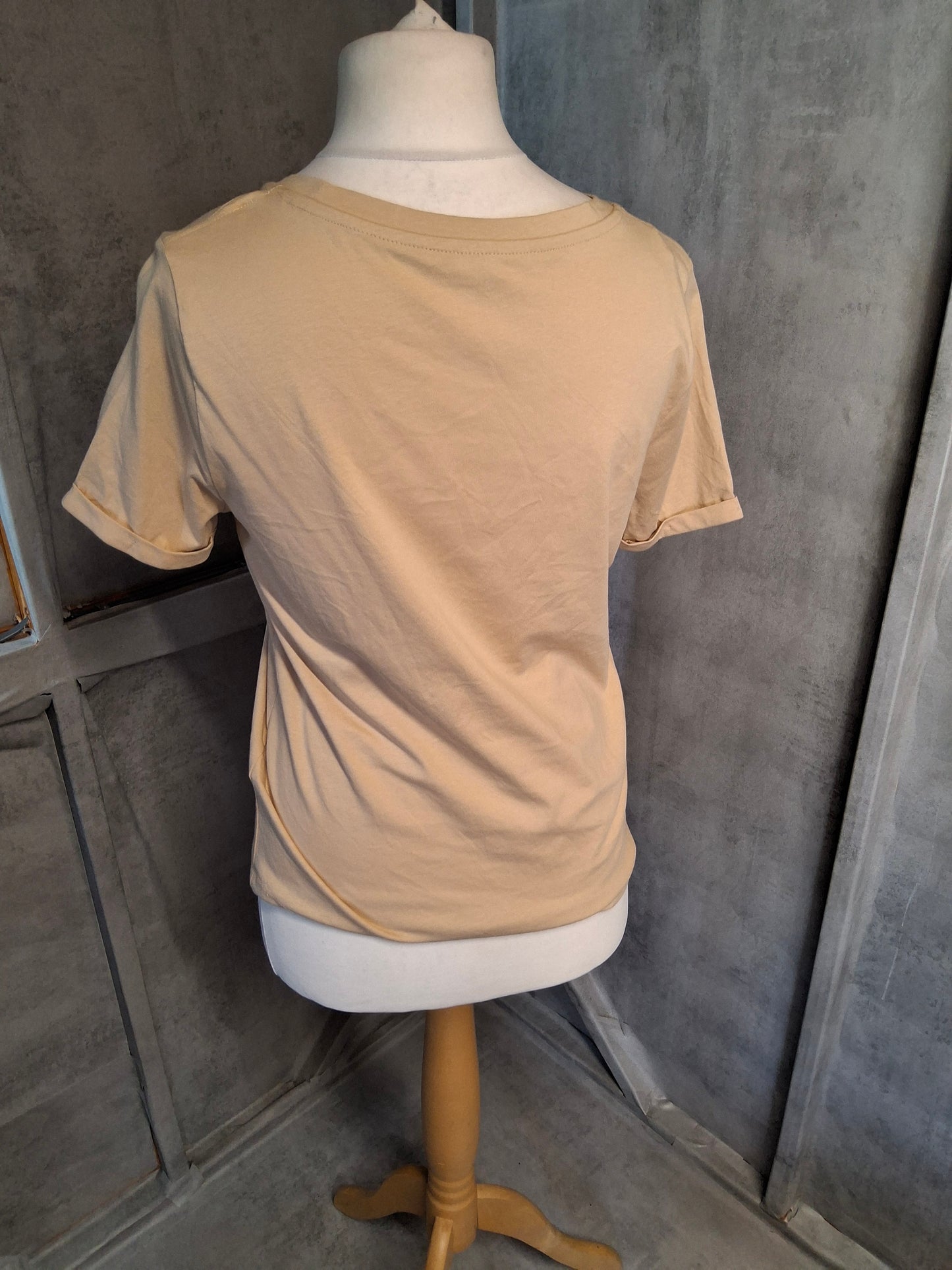 Tu Beige Short Sleeve T-Shirt – Size 10 – NWT