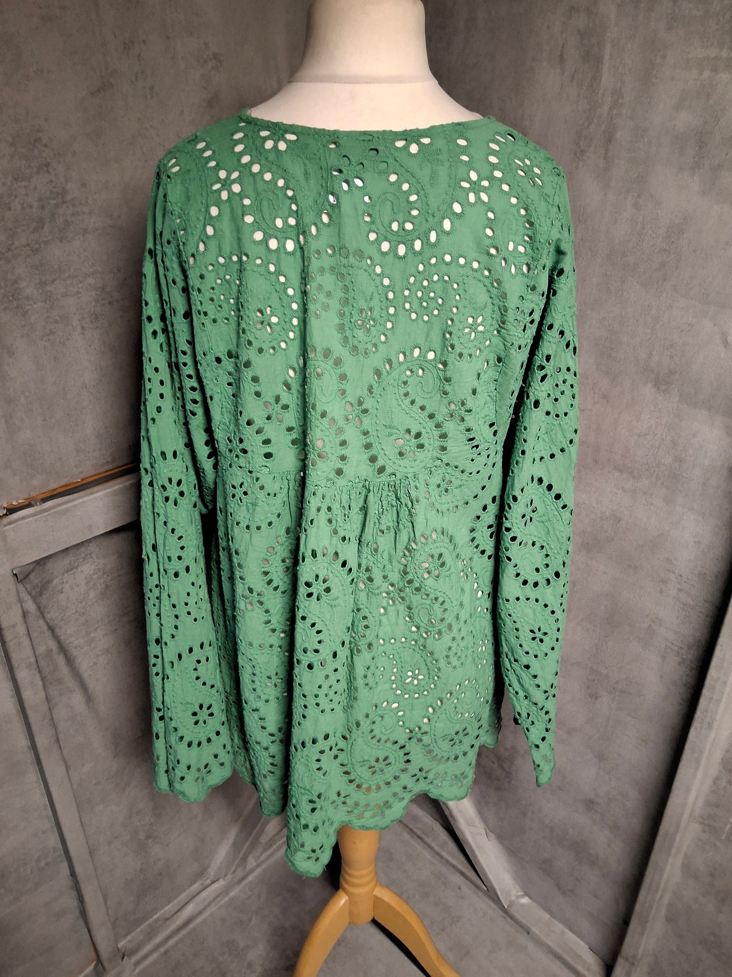 Floaty Green Broderie Blouse β Made in Italy Dreams β One Size (UK 10β14) β Boho Festival Vibes
