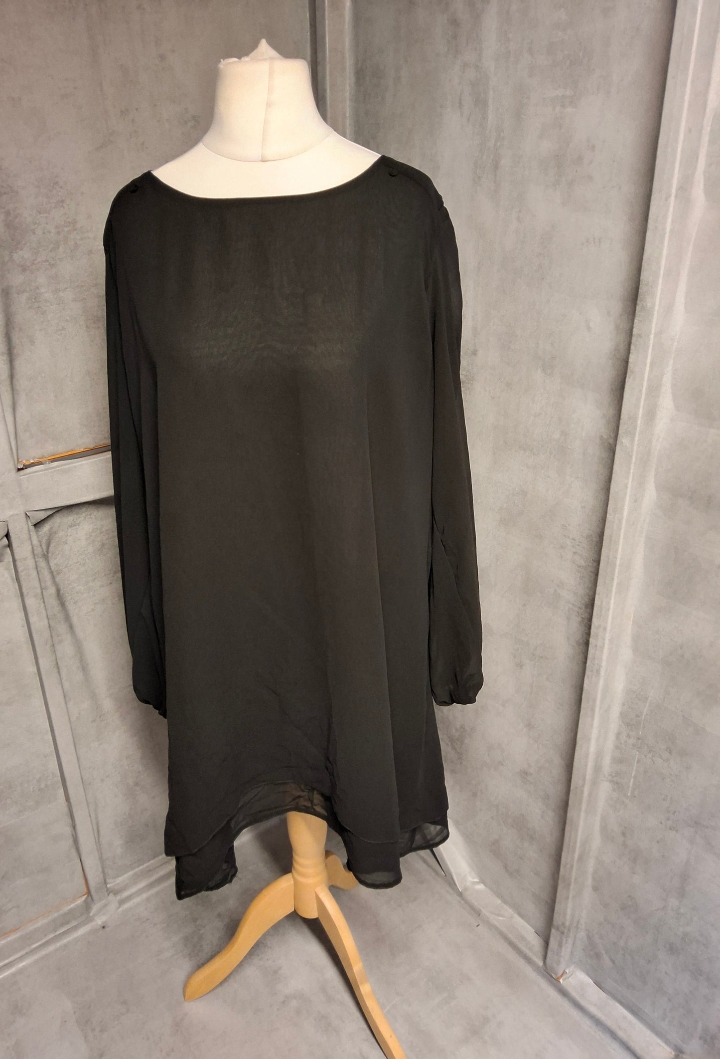Yours Black Sheer Sleeve Layered Dress β Size 22 β Knee Length Chic