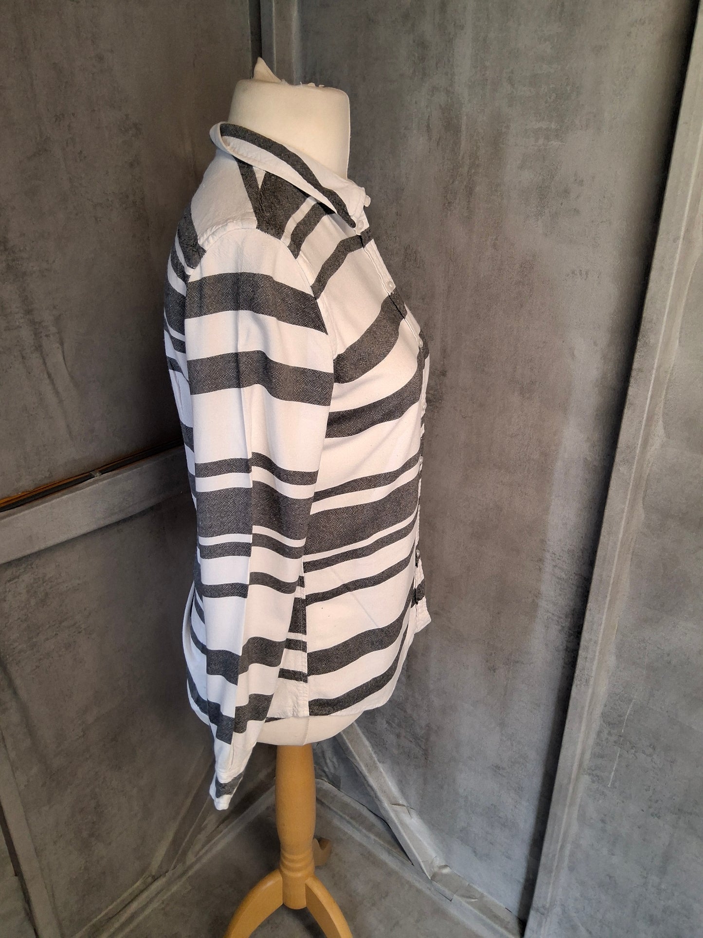 George Grey & White Striped Shirt – Size 12 – 100% Viscose