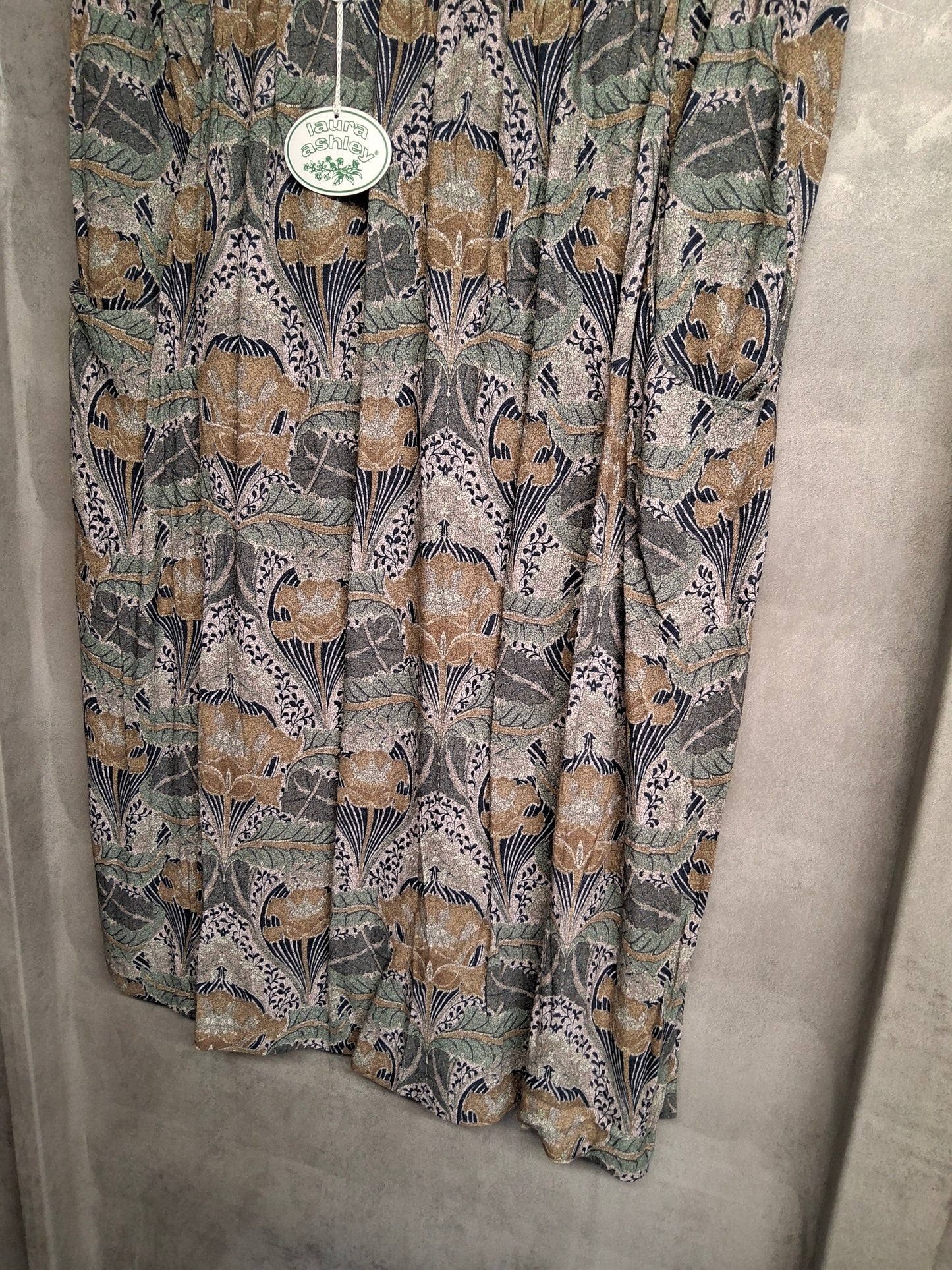 Laura Ashley Green Grey Floral Print Skirt ā Size 12 ā Viscose Lined