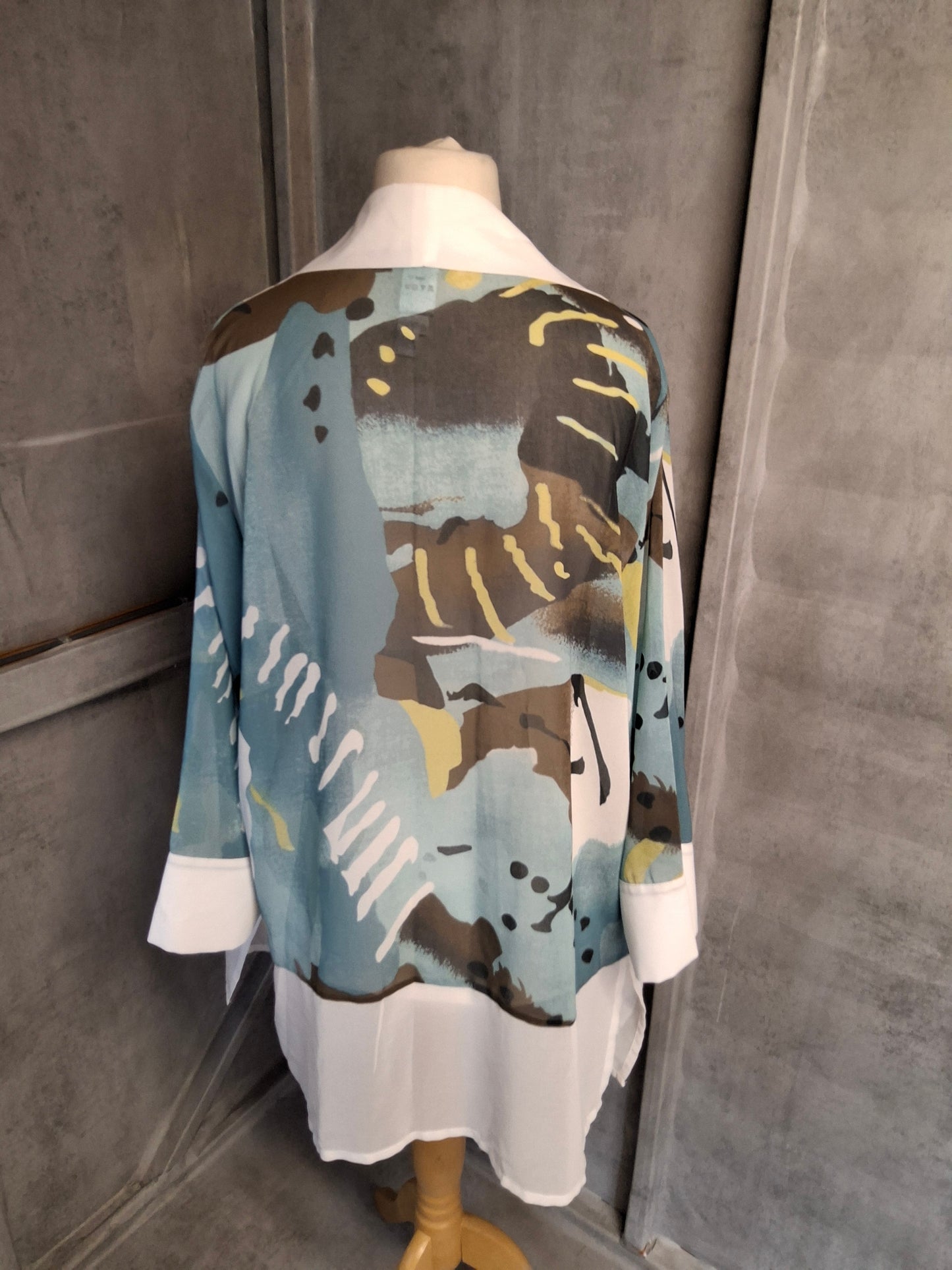 Abstract Print Kimono Jacket – Size L (size 16/20 Fit) – Artsy Layering Vibes