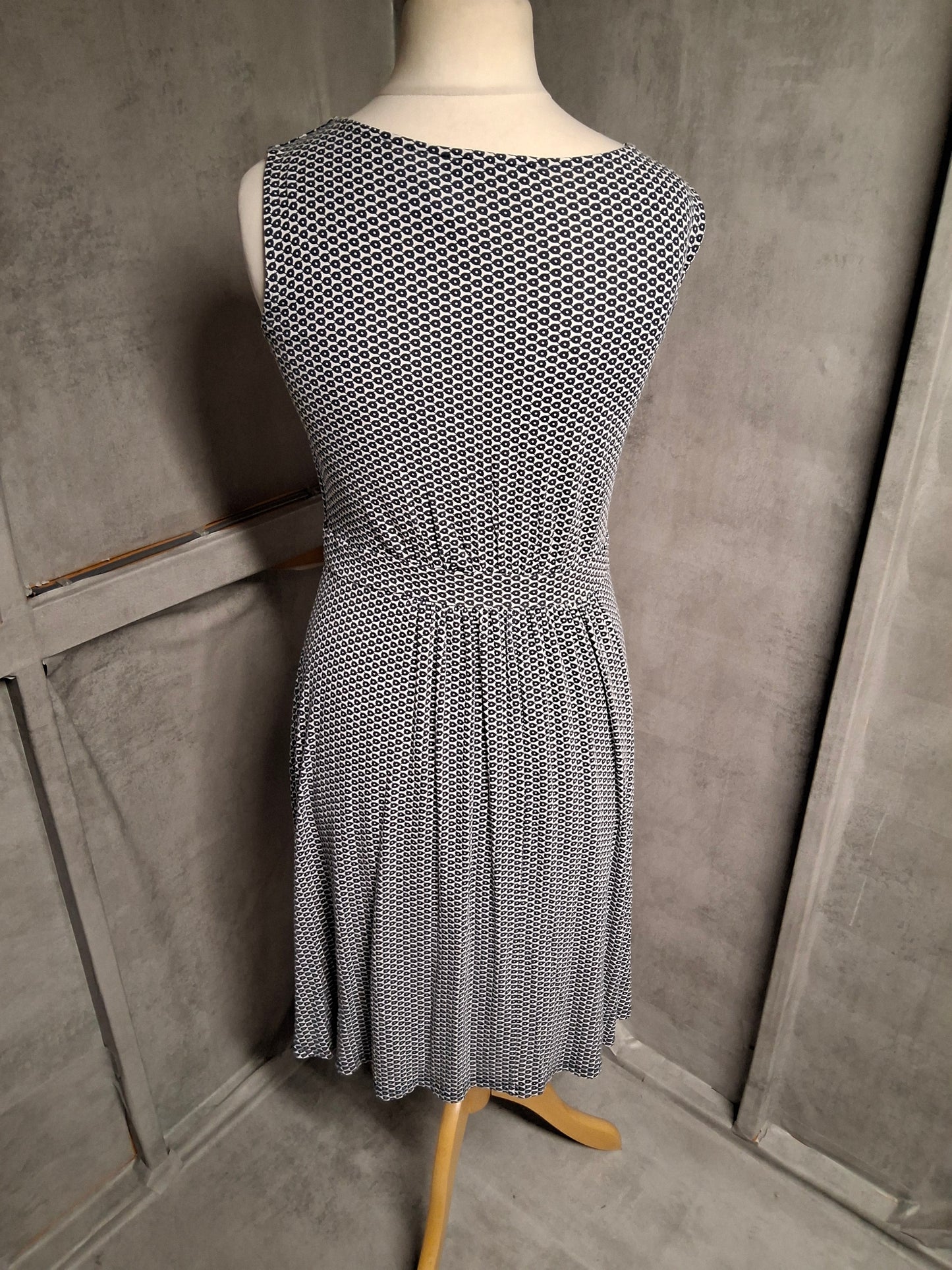 First Avenue Navy & White Viscose Midi Dress β Size 12 β Easy Breezy Style