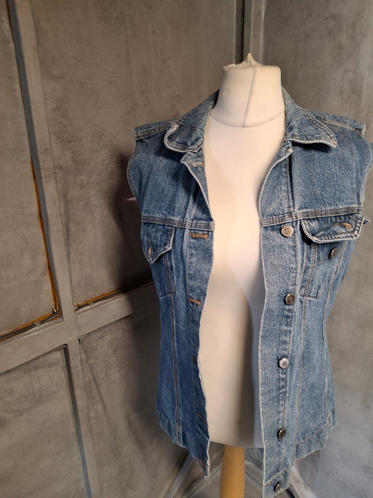 Vintage Sleeveless Denim Jacket – Pit to Pit 18" | Length 26" | Button-Front Cool Girl Layer