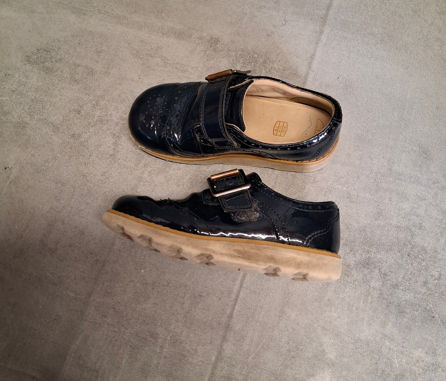 Clarks Navy Patent Brogue Shoes Size 8.5G β Velcro Fastening Kids School Shoes