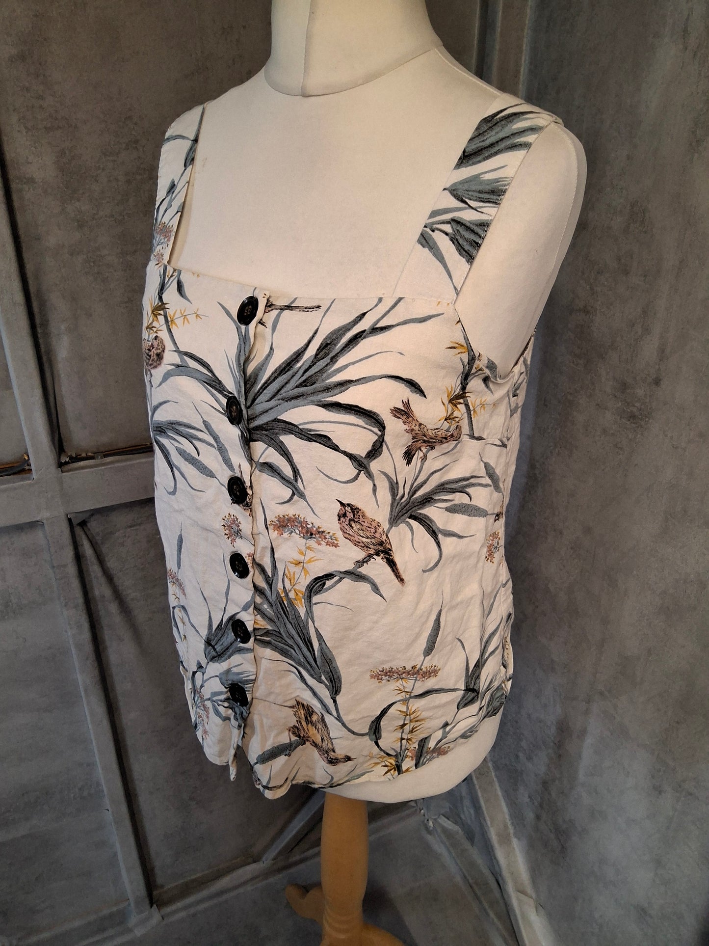 Warehouse Bird Print Linen Blend Vest Top – Size 12 – Button Front