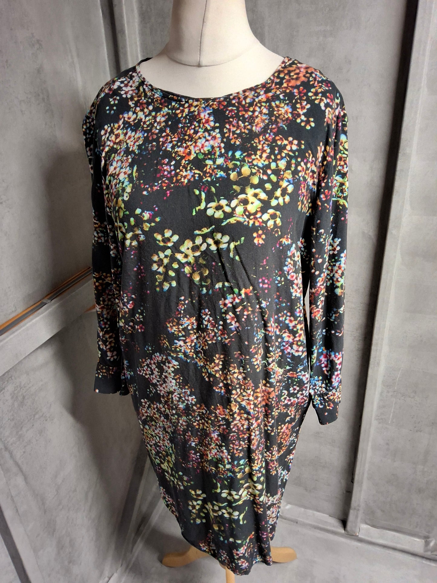 & Other Stories Floral Mini Dress – Size 10 – ¾ Sleeves – Keyhole Back – Black with Colourful Print