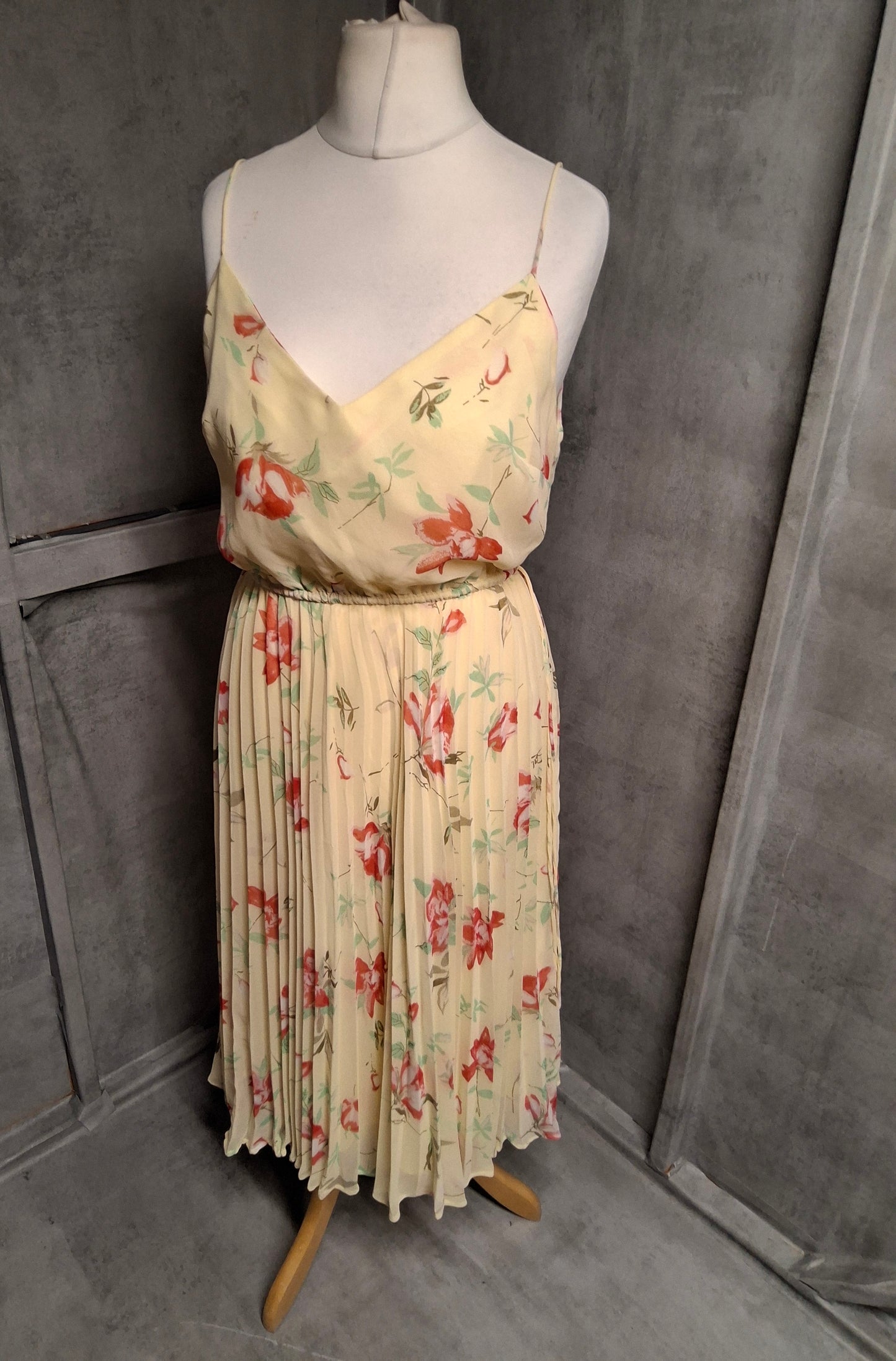 ASOS Yellow Floral Pleated Midi Dress | Size 12 | Garden Party Approved